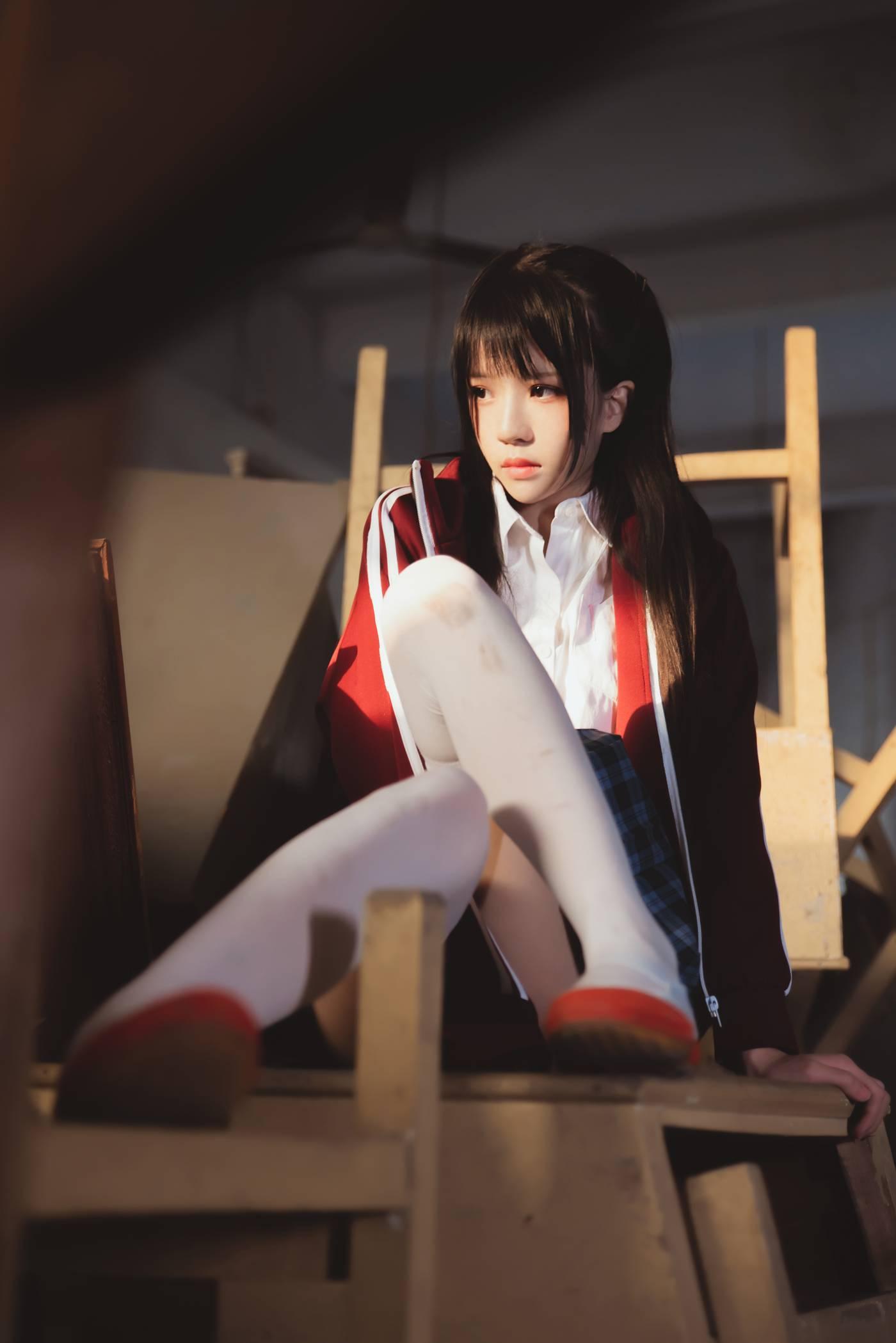 桜桃喵 – NO.57 未熟3 废弃教室 [38P]插图1