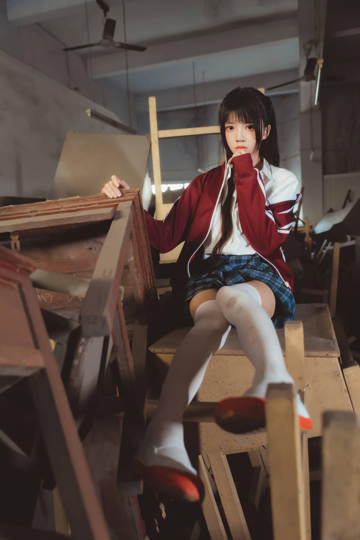 桜桃喵 – NO.57 未熟3 废弃教室 [38P]插图9