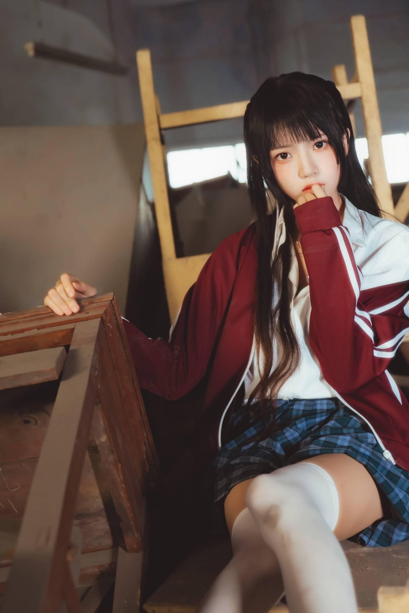 桜桃喵 – NO.57 未熟3 废弃教室 [38P]插图1