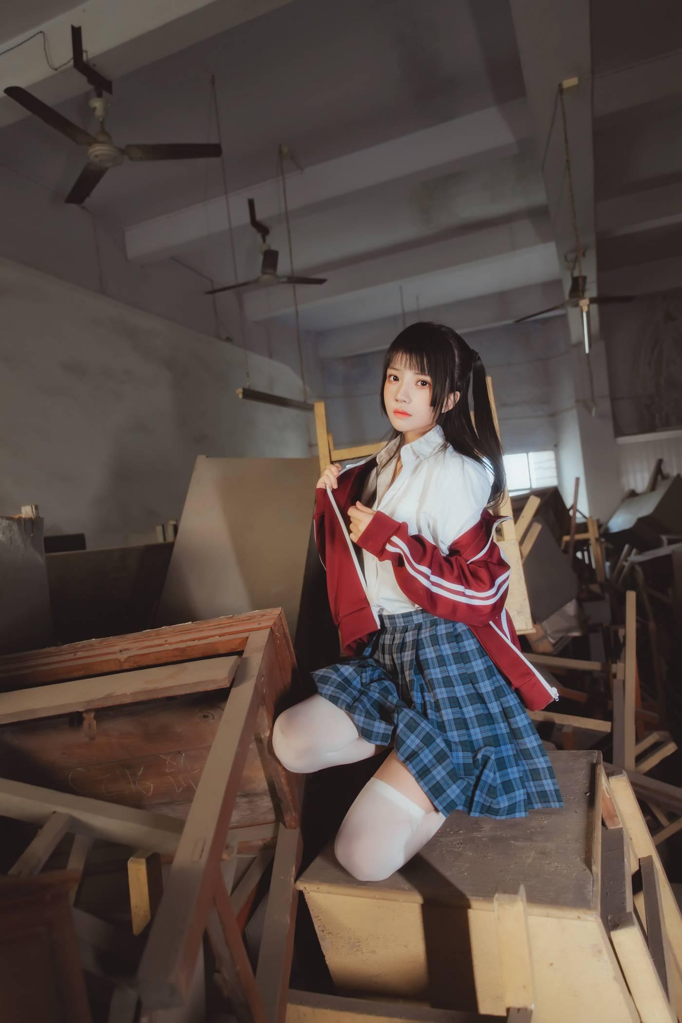 桜桃喵 – NO.57 未熟3 废弃教室 [38P]插图2