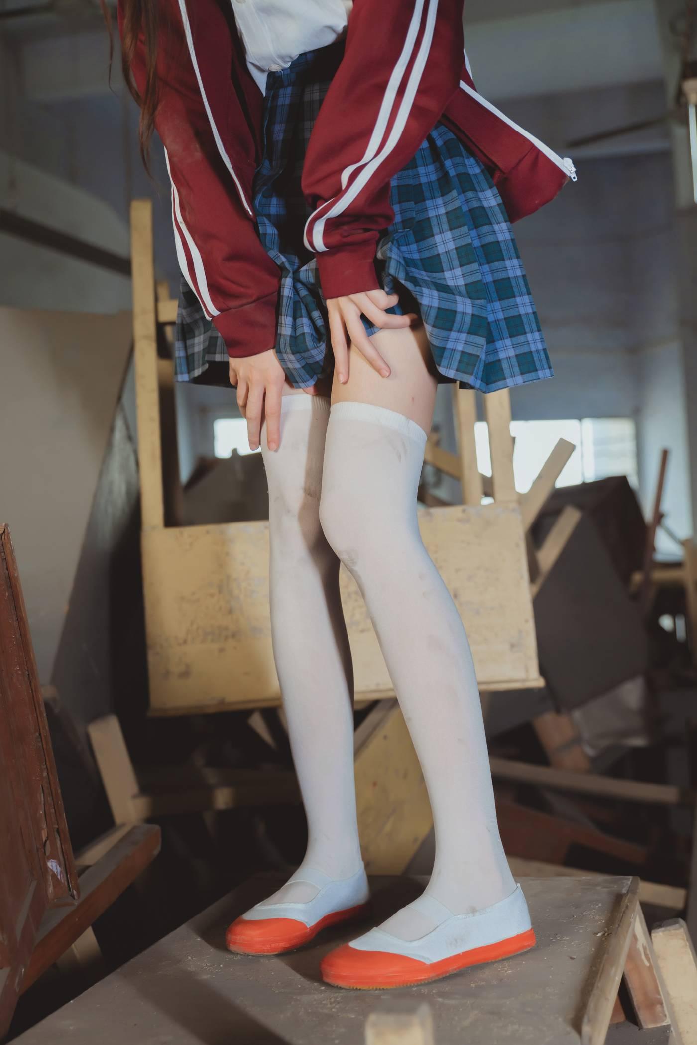 桜桃喵 – NO.57 未熟3 废弃教室 [38P]插图3