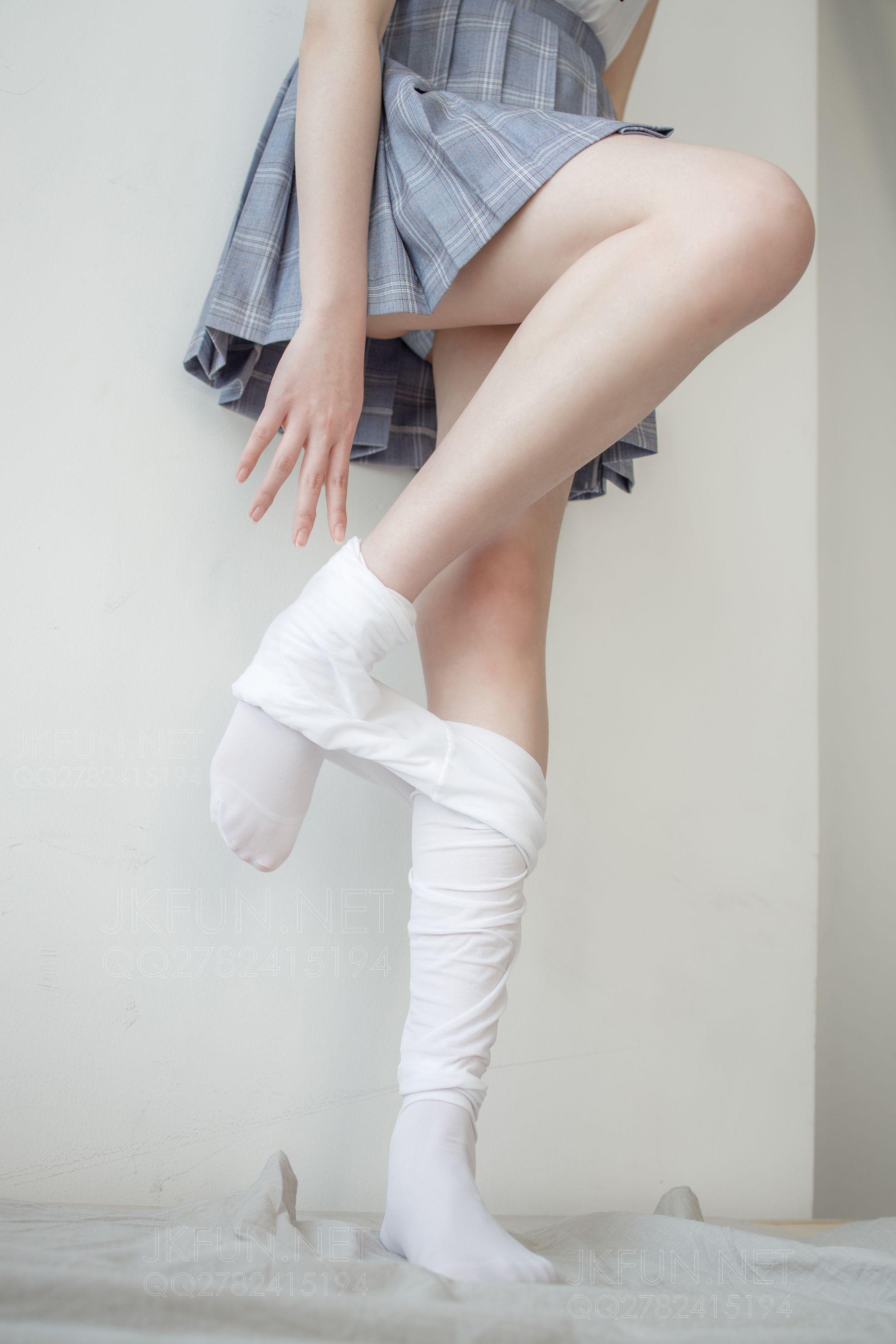 [森萝财团] JKFUN-002 Aika 可爱学妹丝足 [1][115P]插图1