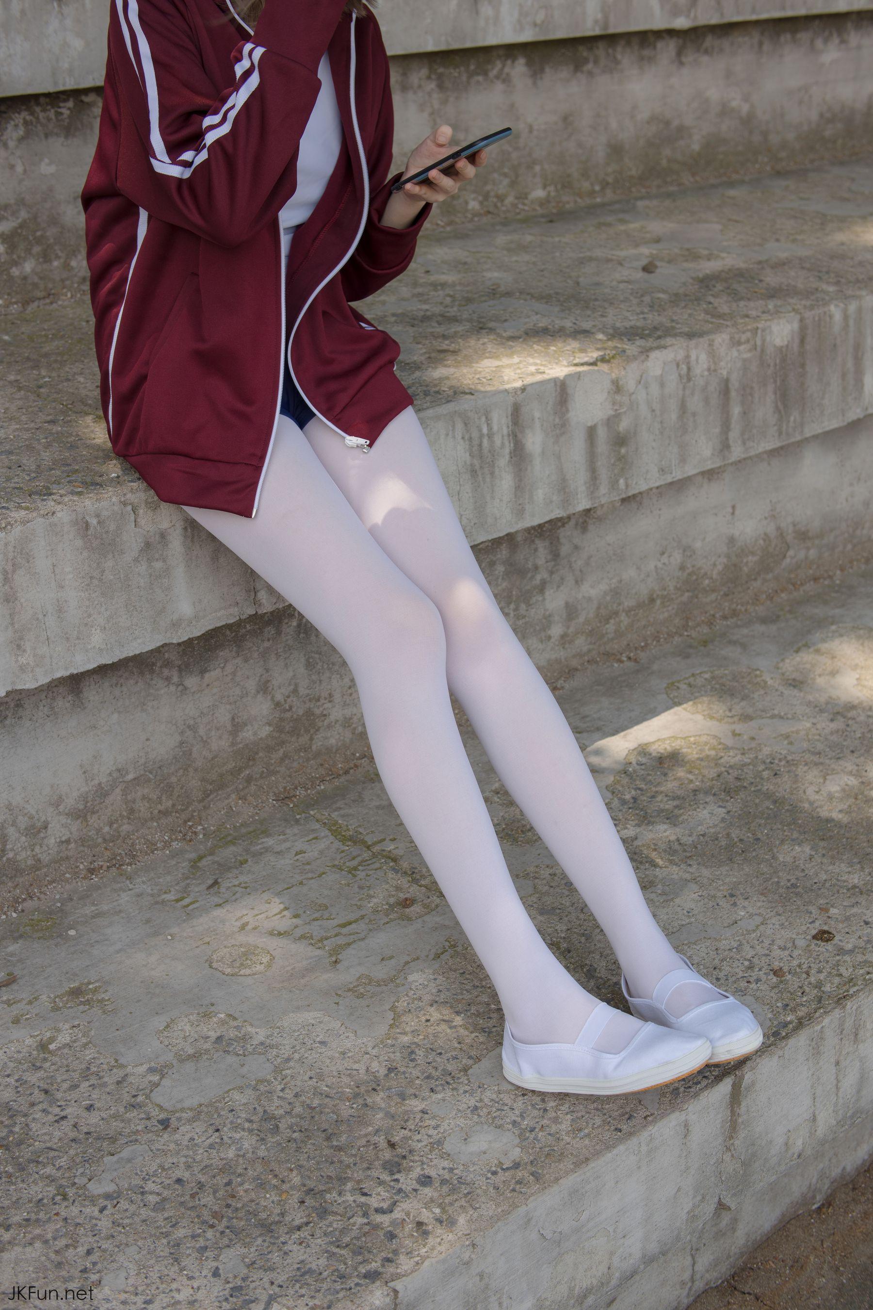 [森萝财团] JKFUN-019 Aika 80D白丝外景体操服 [107P]插图8