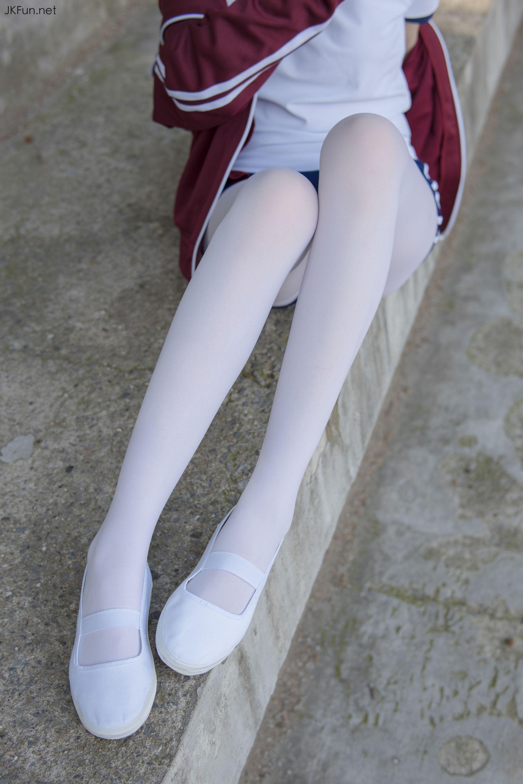 [森萝财团] JKFUN-019 Aika 80D白丝外景体操服 [107P]插图2