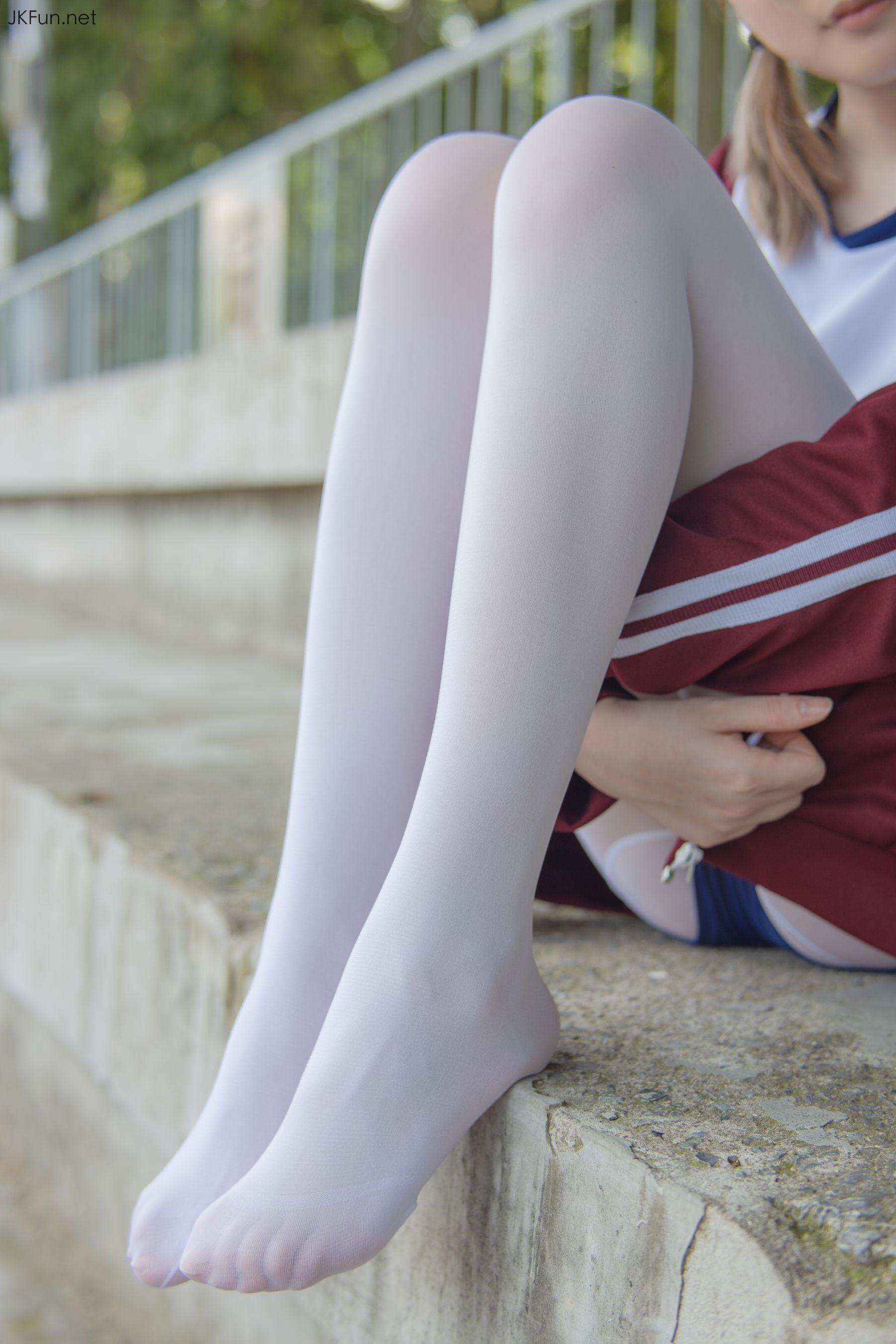 [森萝财团] JKFUN-019 Aika 80D白丝外景体操服 [107P]插图8