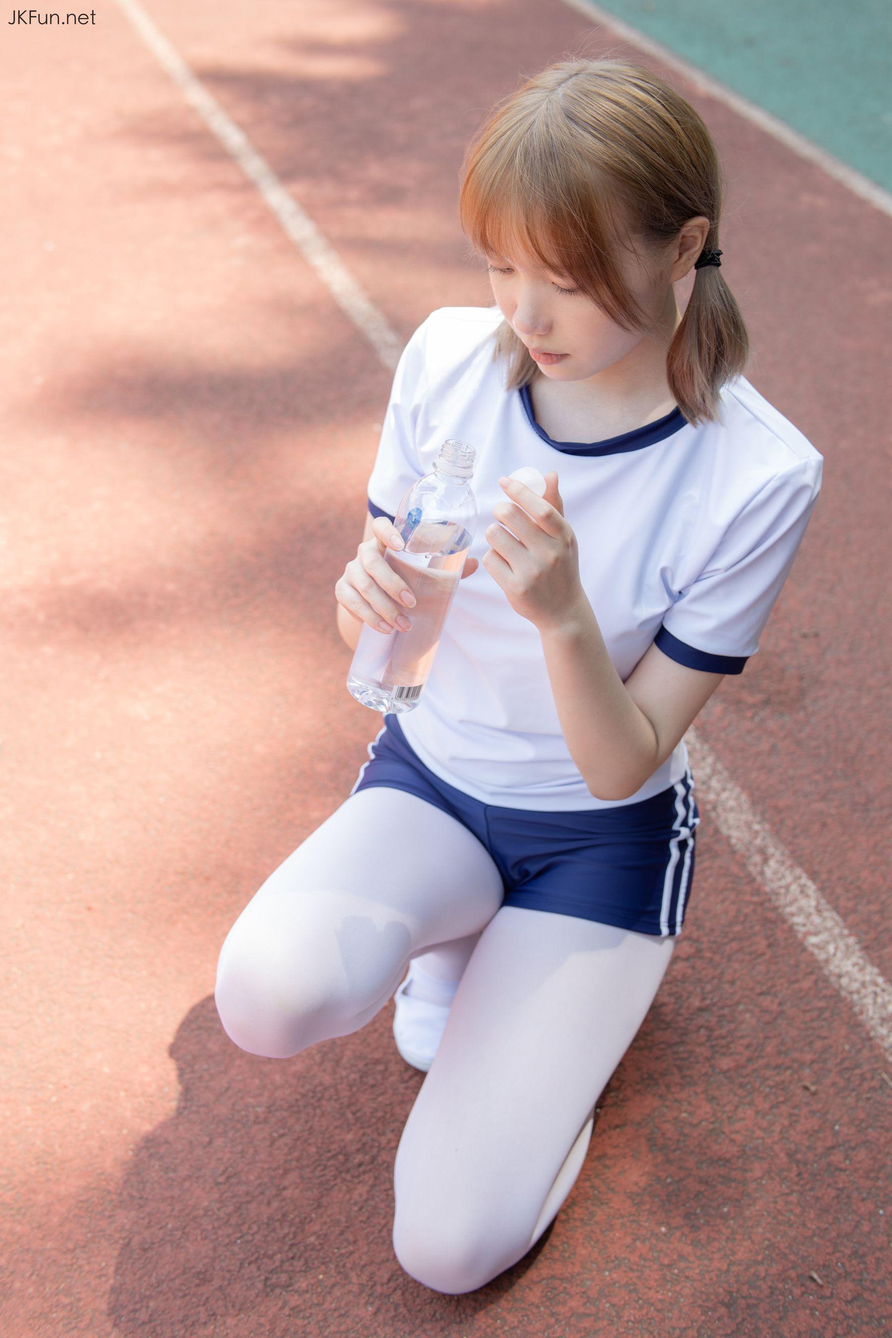[森萝财团] JKFUN-019 Aika 80D白丝外景体操服 [107P]插图8