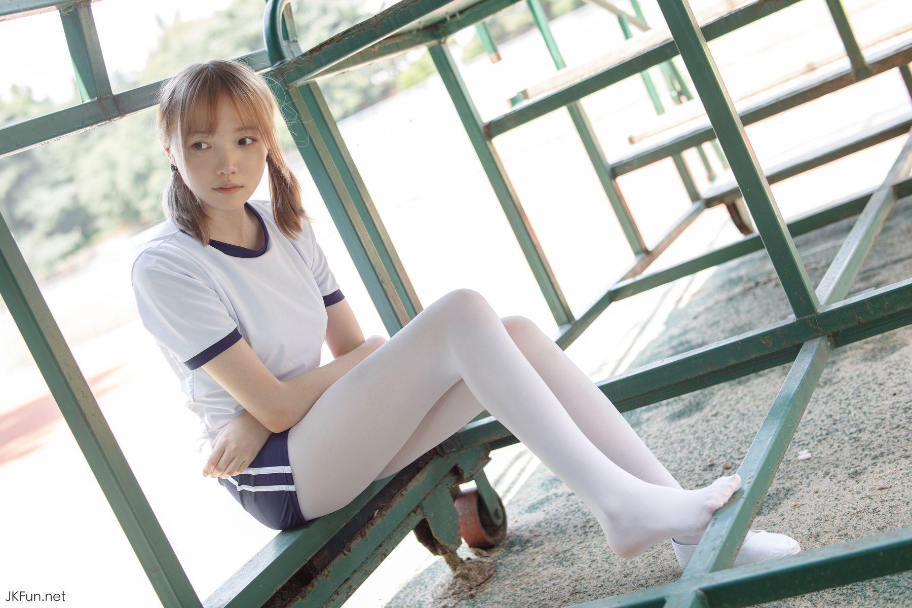 [森萝财团] JKFUN-019 Aika 80D白丝外景体操服 [107P]插图7