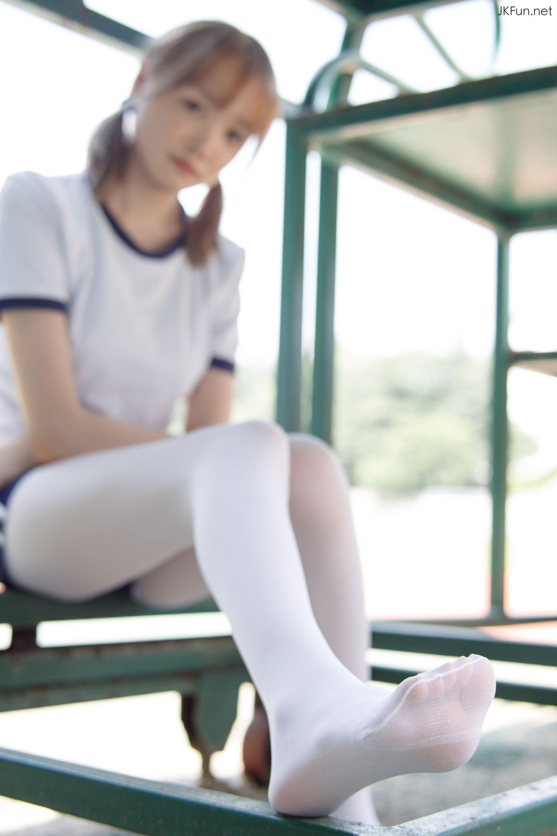 [森萝财团] JKFUN-019 Aika 80D白丝外景体操服 [107P]插图9
