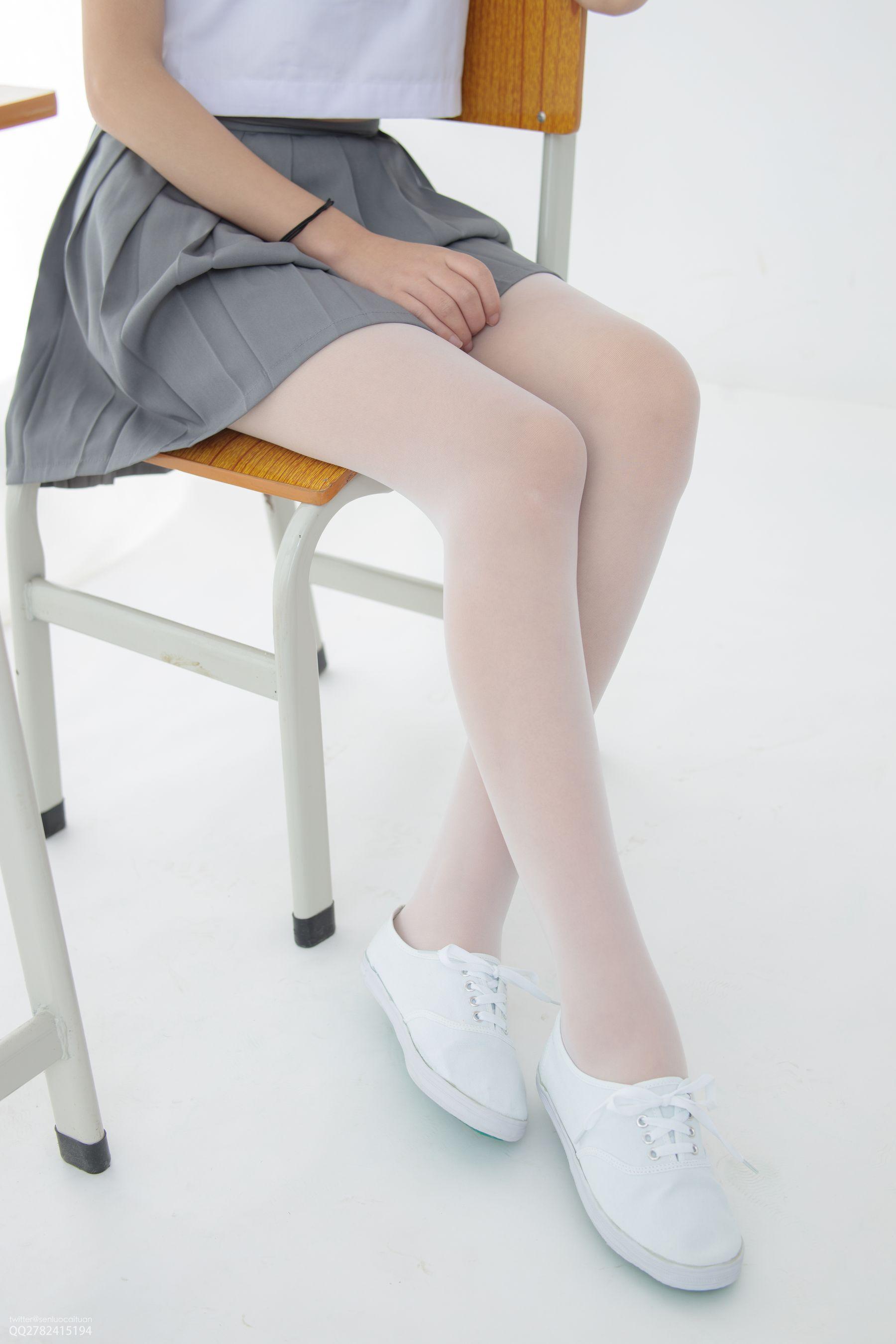 [森萝财团] JKFUN-052 默陌芝士 13D白丝白丝网鞋合辑 -JKFUN 白丝网鞋合辑-1[56P]插图3