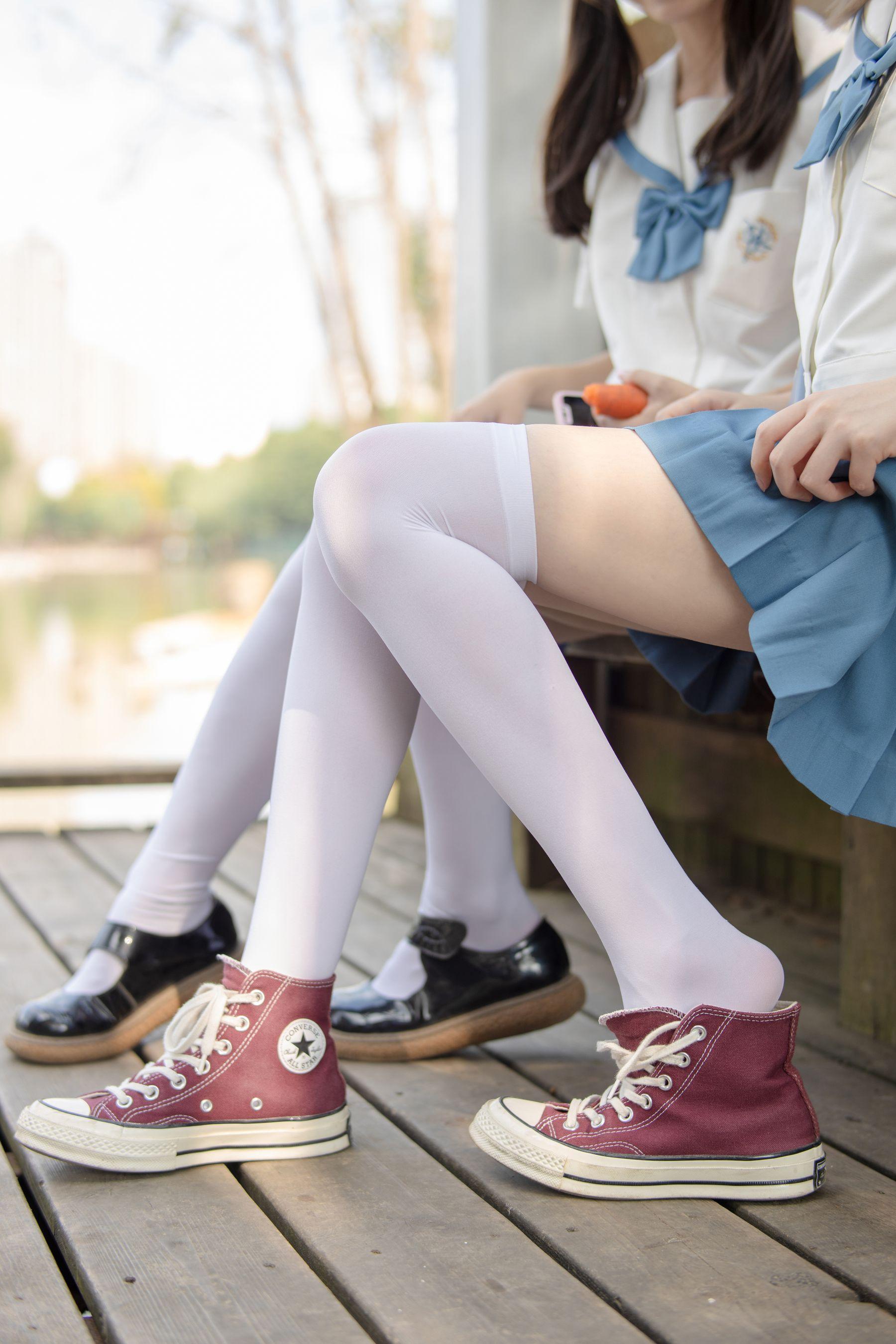 [森萝财团] JKFUN-025 默陌&Aika 80D白丝过膝袜两女一ZOO [93P]插图7