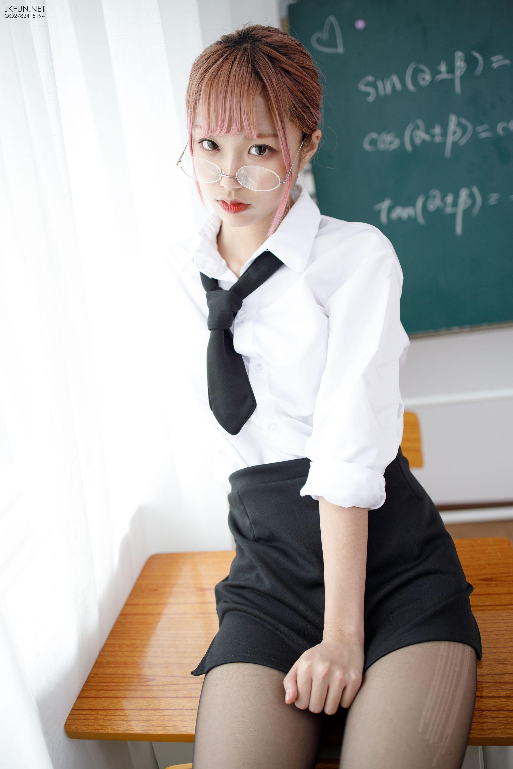 [森萝财团] JKFUN-011 20D黑丝肉丝吊带袜 教师制服 [99P]插图5
