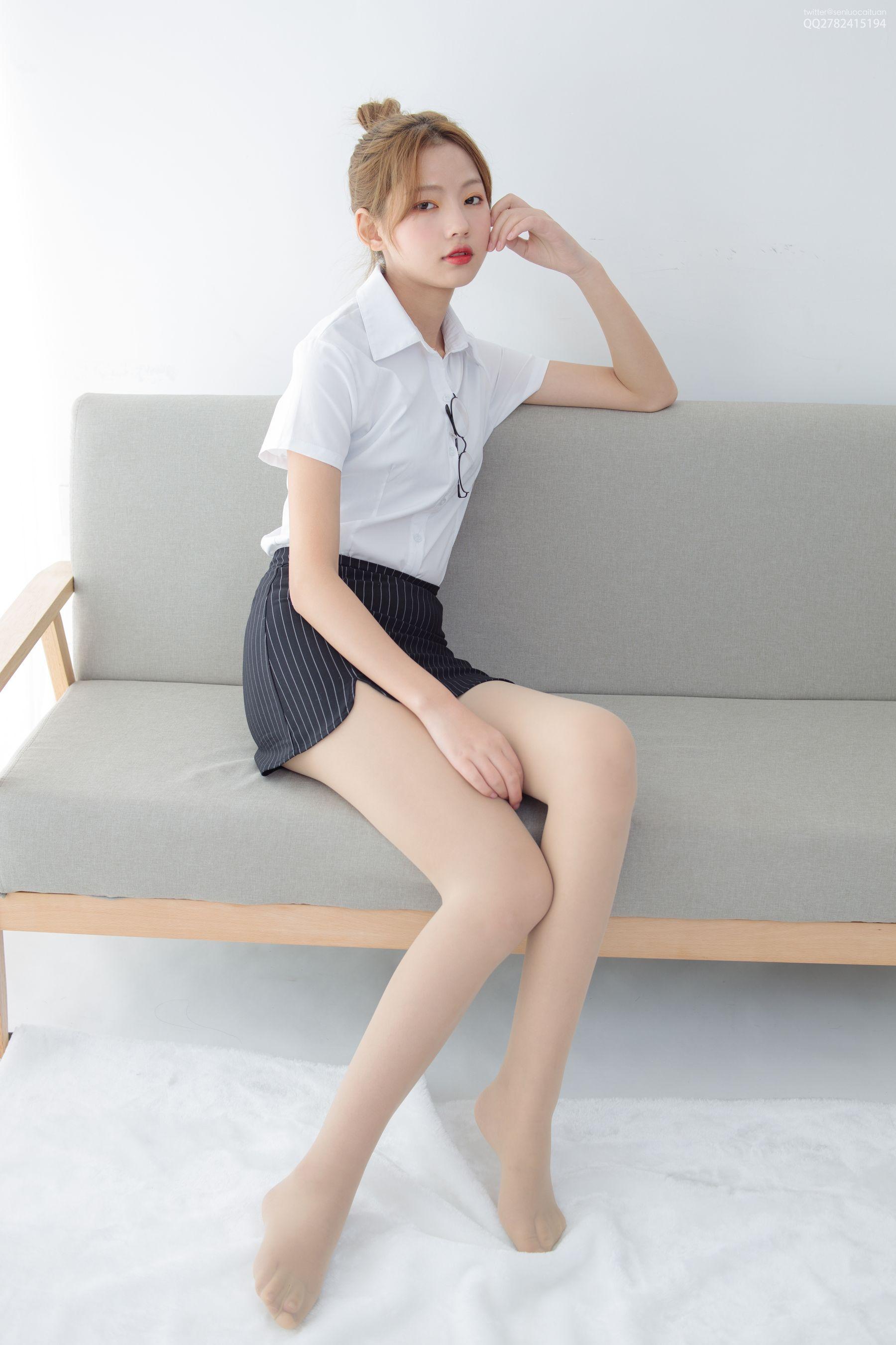 [森萝财团] JKFUN-046 50D肉丝 OL一定要搭配眼镜 [63P]插图1