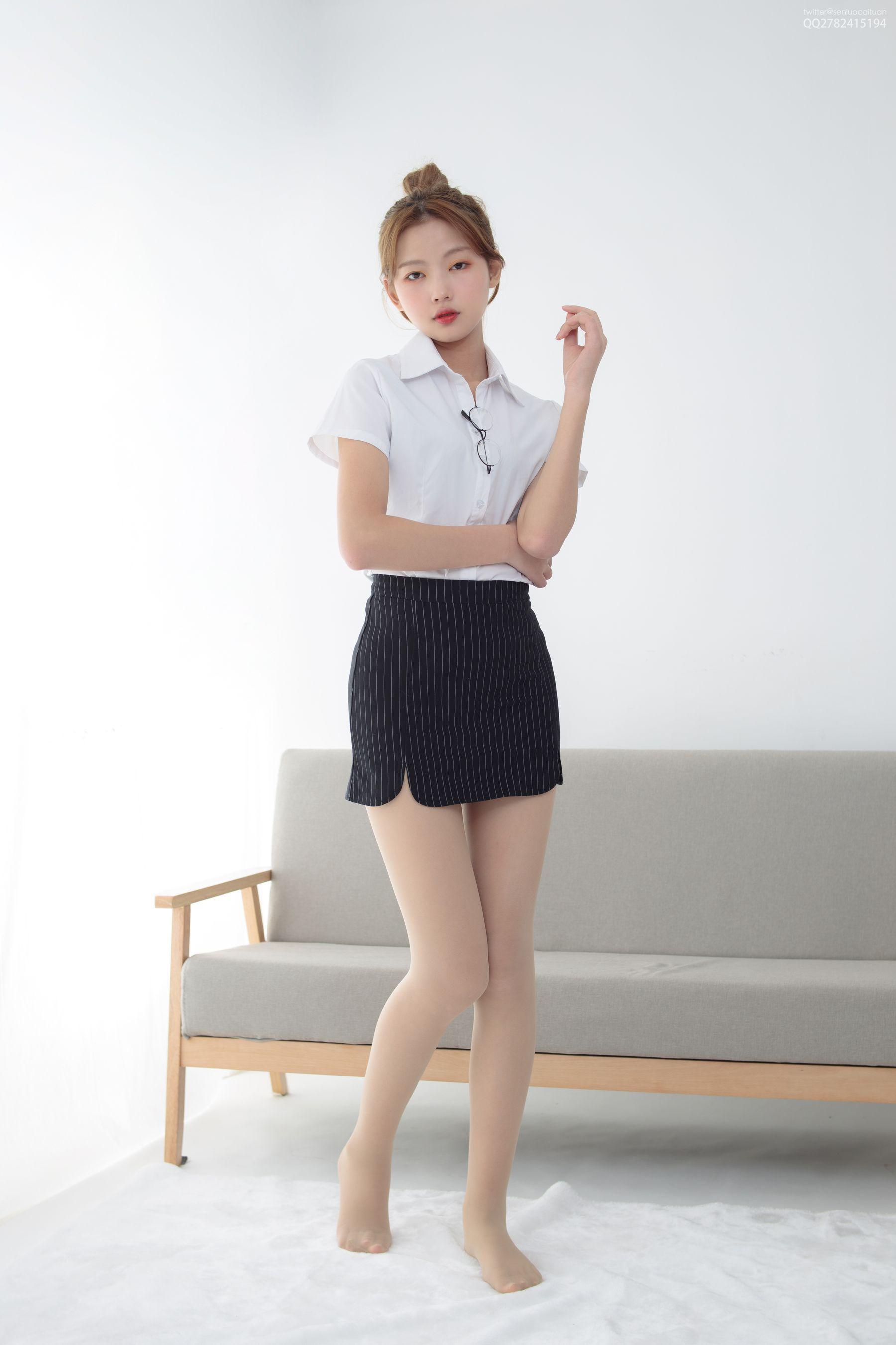 [森萝财团] JKFUN-046 50D肉丝 OL一定要搭配眼镜 [63P]插图1