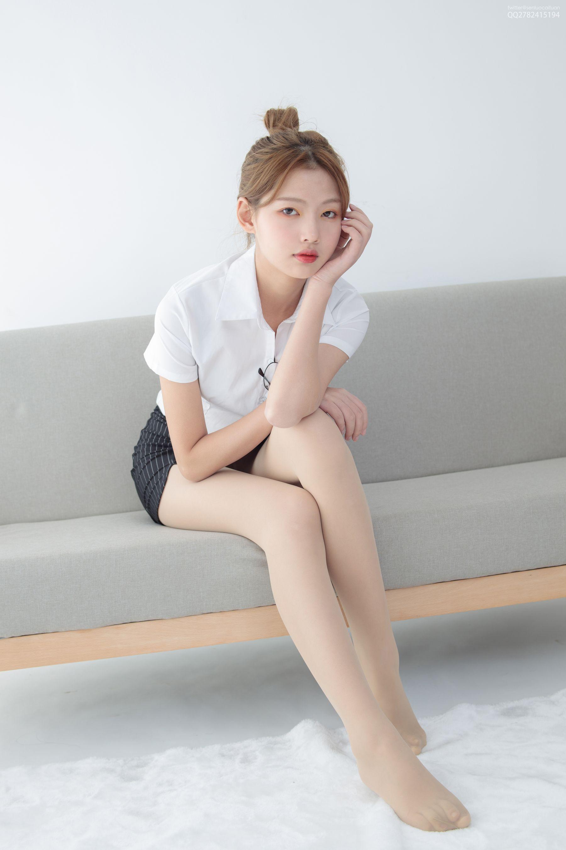 [森萝财团] JKFUN-046 50D肉丝 OL一定要搭配眼镜 [63P]插图6