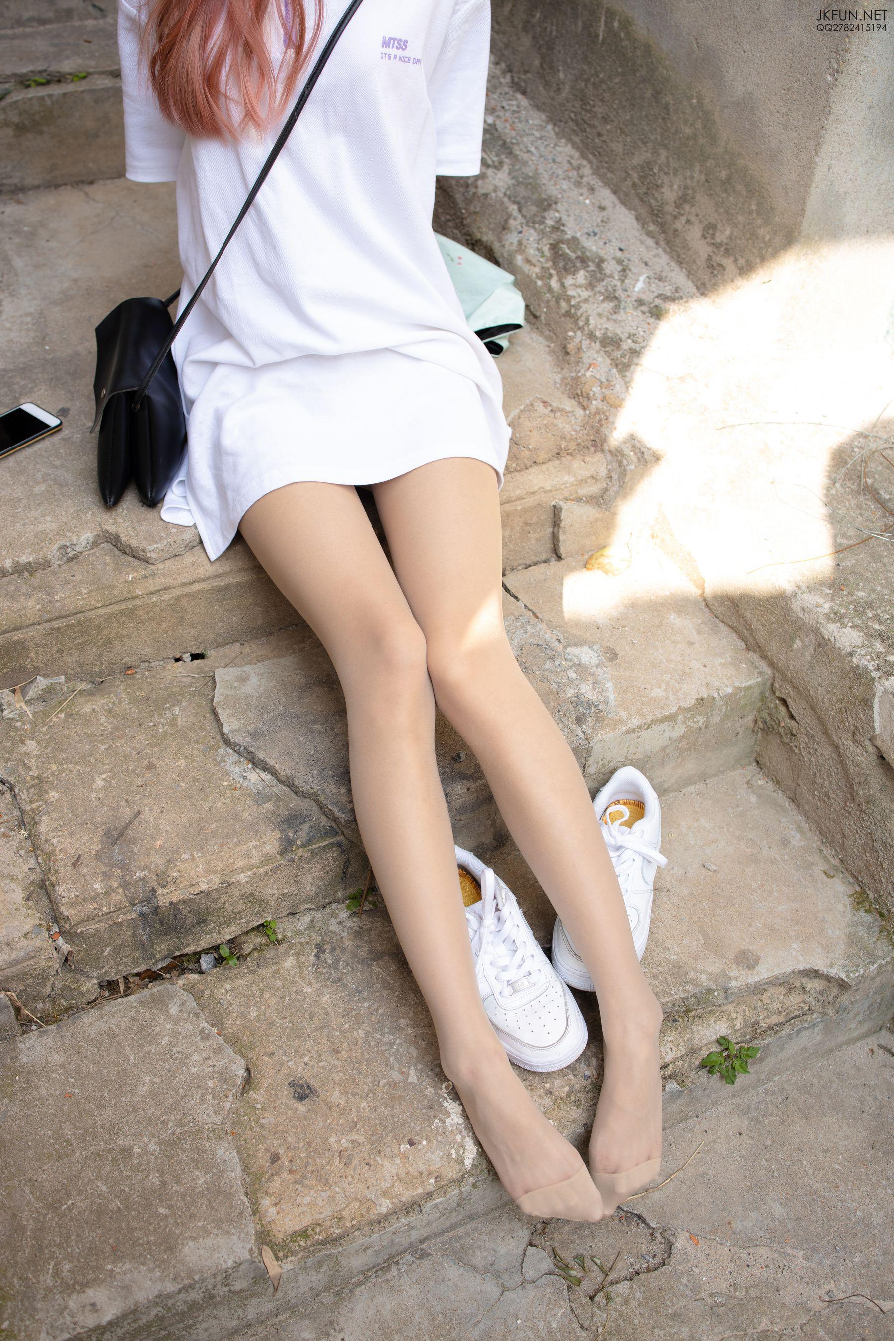 [森萝财团] JKFUN-012 10D肉丝运动鞋桌下[102P]插图4