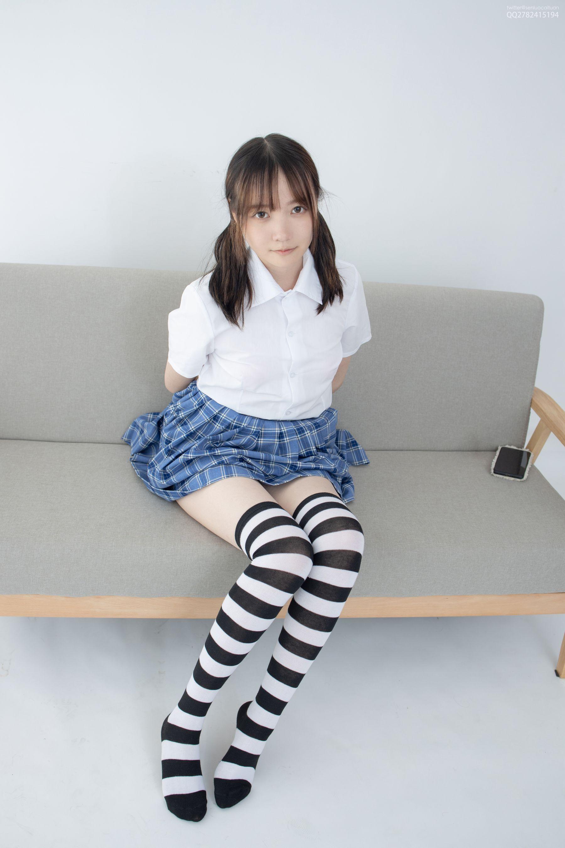 [森萝财团] JKFUN-042 Aika 百元团定制1-4 黑白高筒袜 [36P]插图9