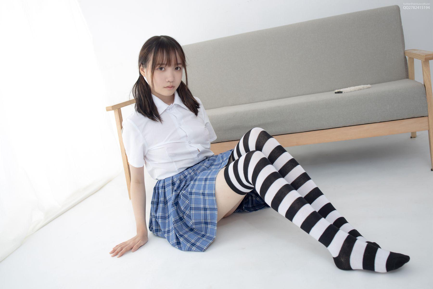[森萝财团] JKFUN-042 Aika 百元团定制1-4 黑白高筒袜 [36P]插图4