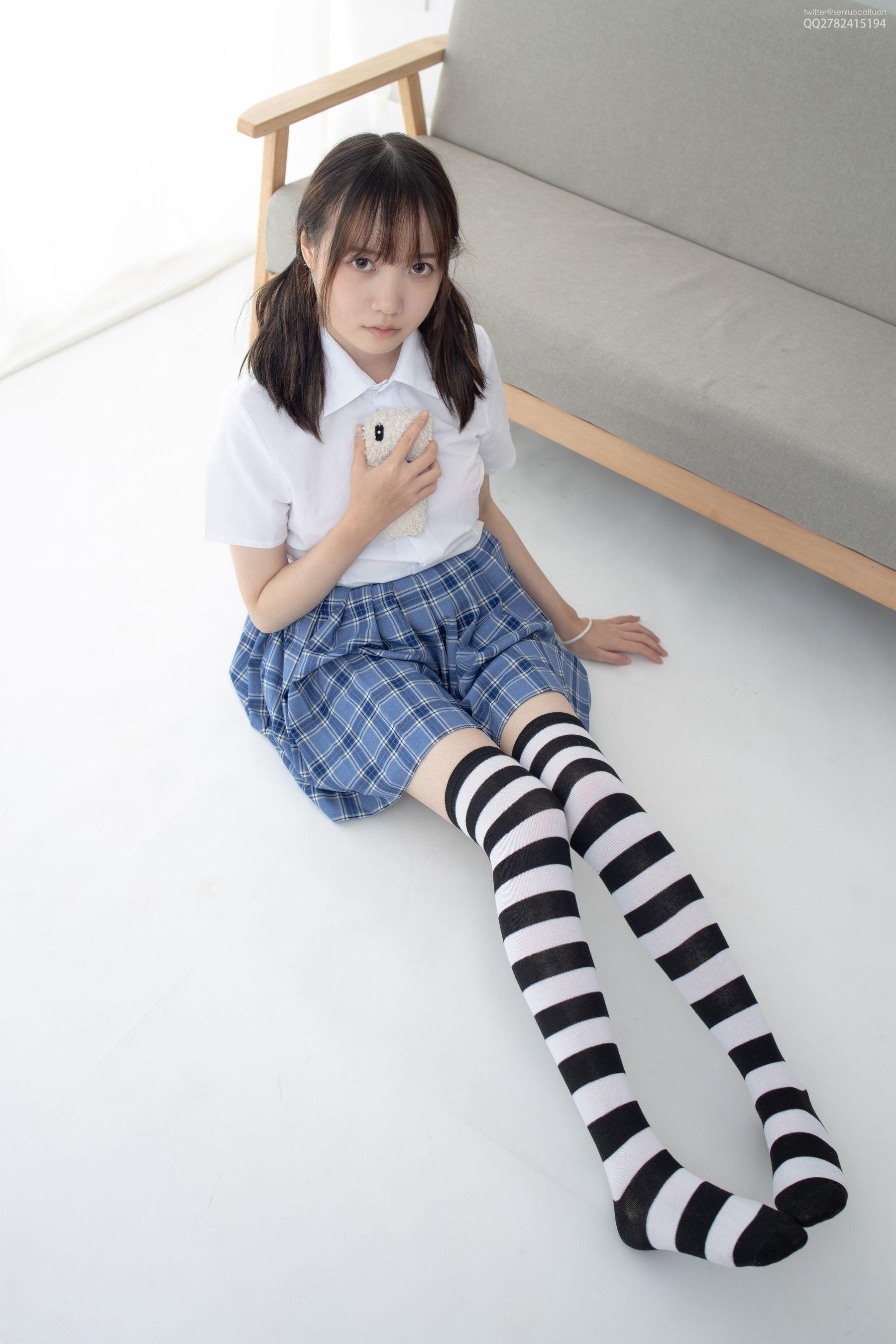 [森萝财团] JKFUN-042 Aika 百元团定制1-4 黑白高筒袜 [36P]插图5
