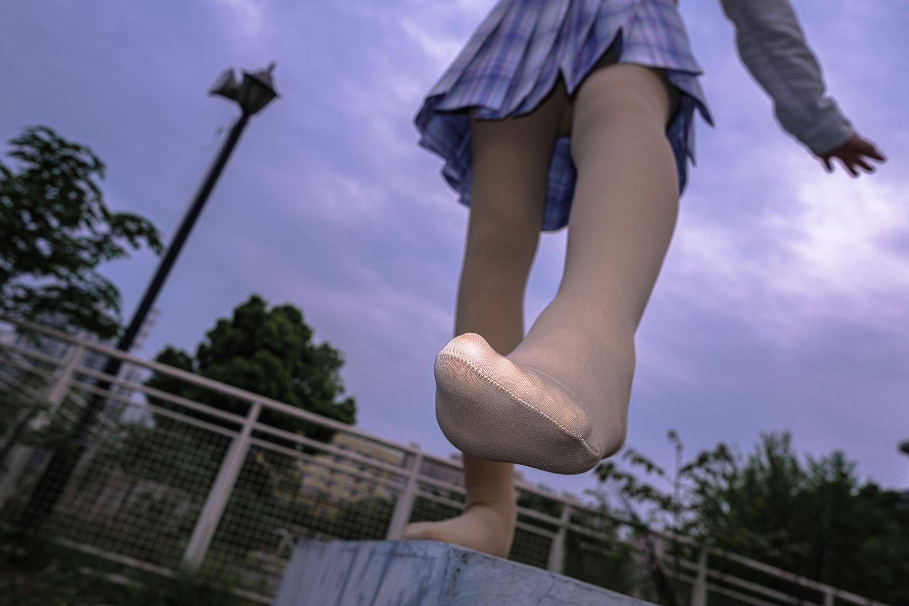 森萝财团 月下-001 小夜 肉丝 300D 真空 [76P]插图2