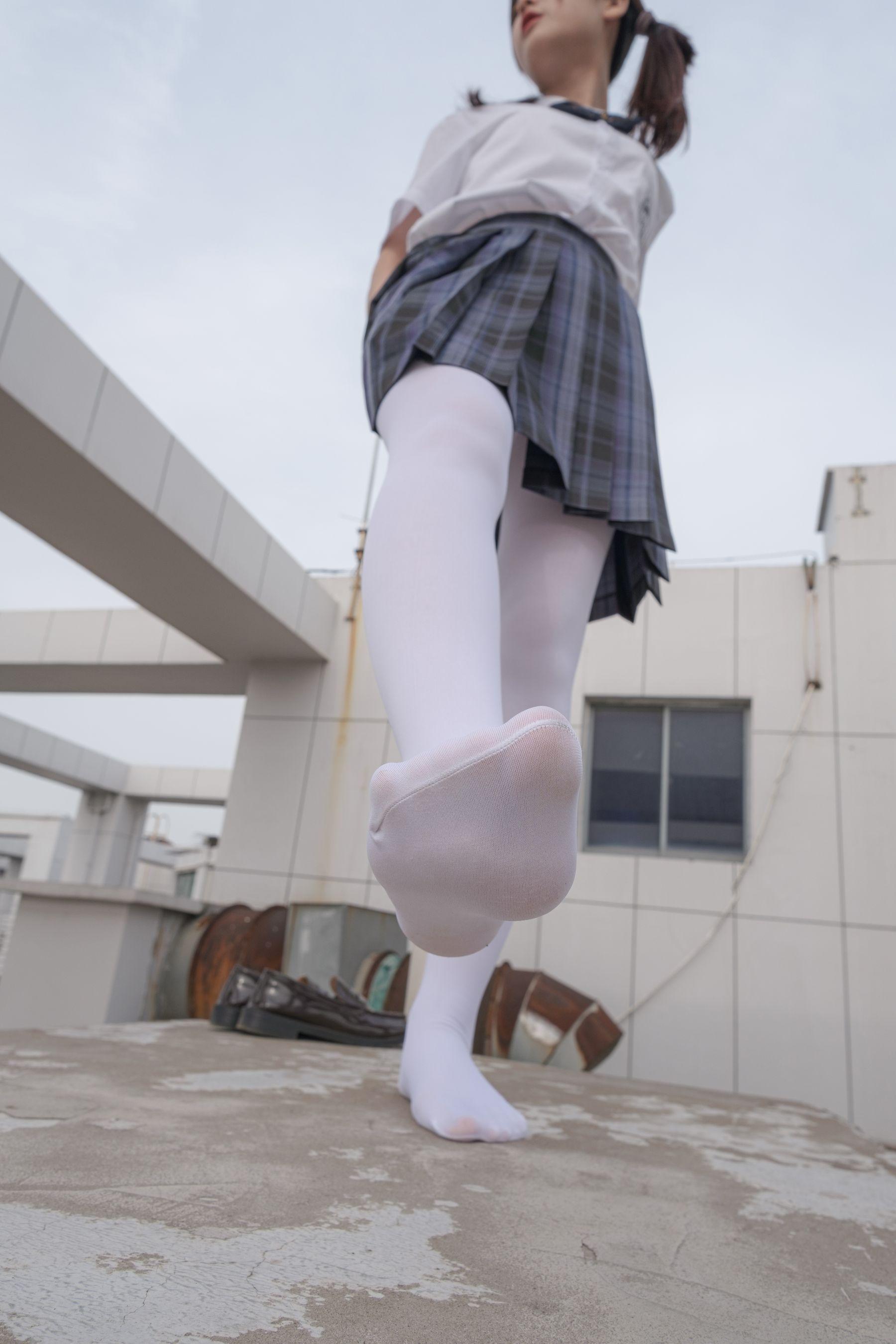 森萝财团 月下-002 小夜 真空白丝 80D 户外 [102P]插图6