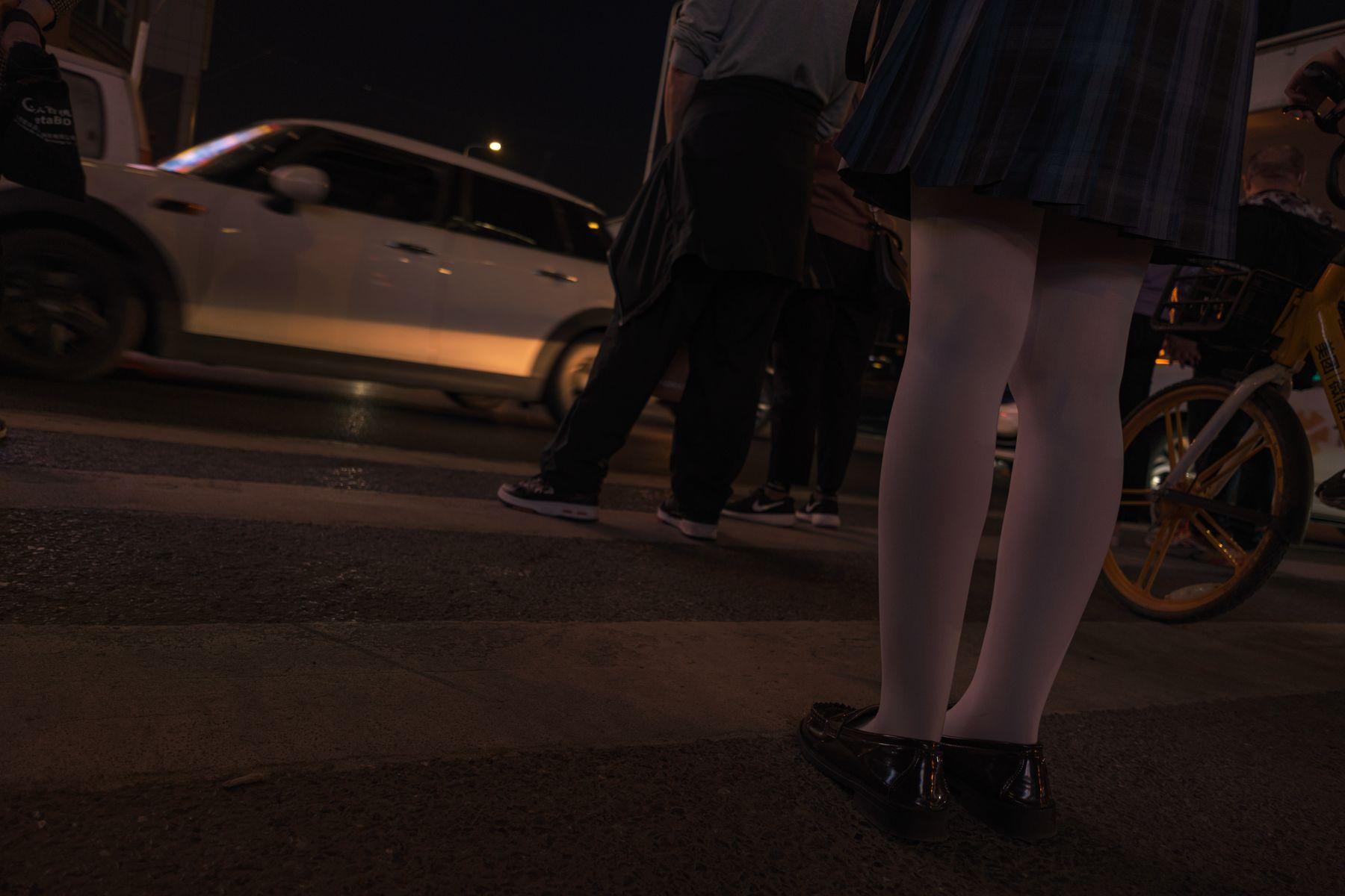 森萝财团 月下-002 小夜 真空白丝 80D 户外 [102P]插图9