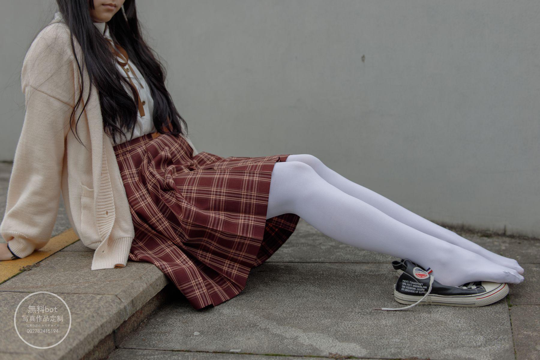 森萝财团写真 有料 NO.006 依依 户外白丝JK制服 [90P]插图6