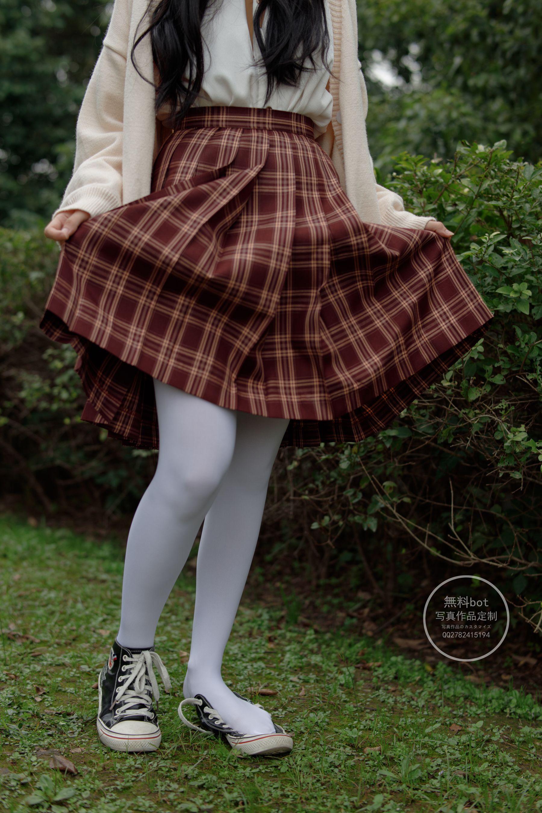 森萝财团写真 有料 NO.006 依依 户外白丝JK制服 [90P]插图8