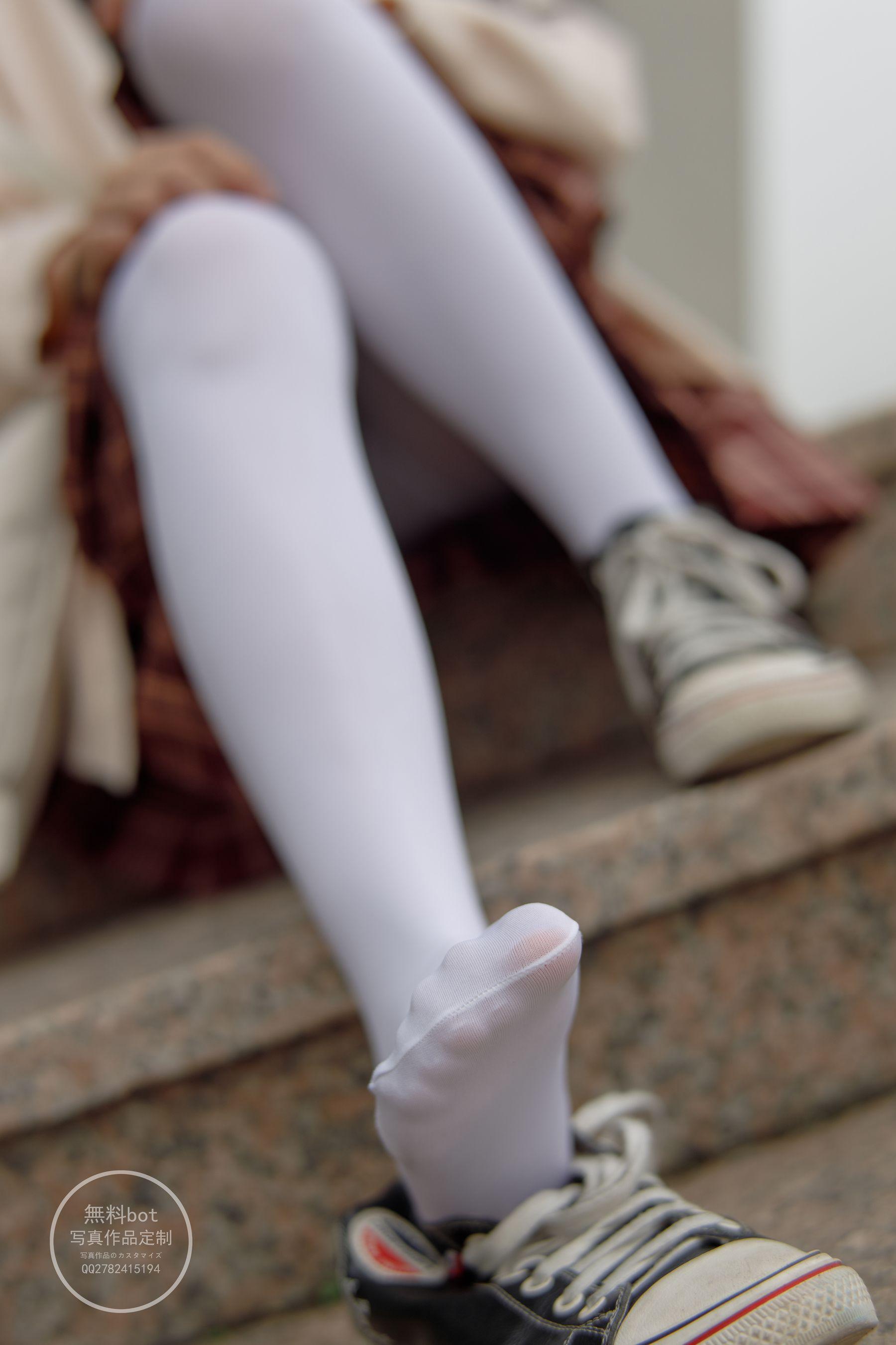 森萝财团写真 有料 NO.006 依依 户外白丝JK制服 [90P]插图9