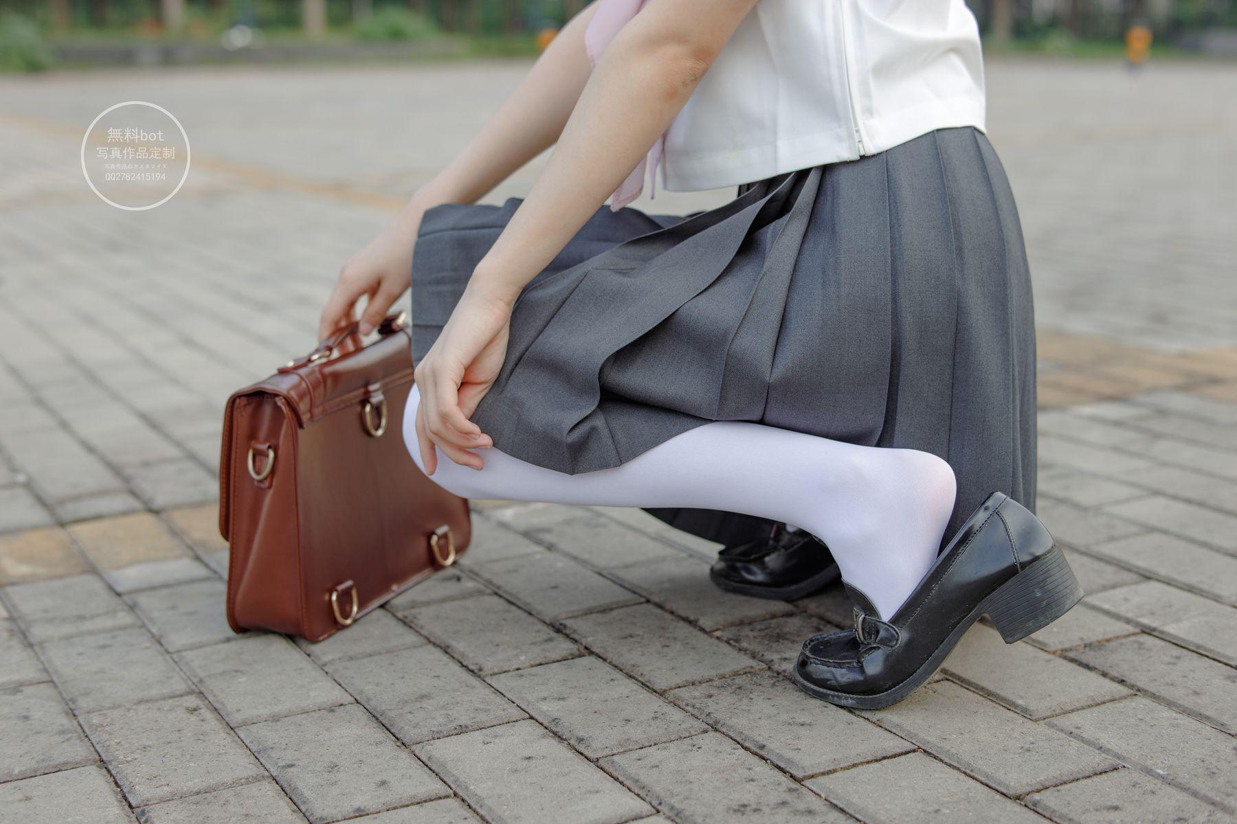 森萝财团写真 有料 NO.006 依依 户外白丝JK制服 [90P]插图3