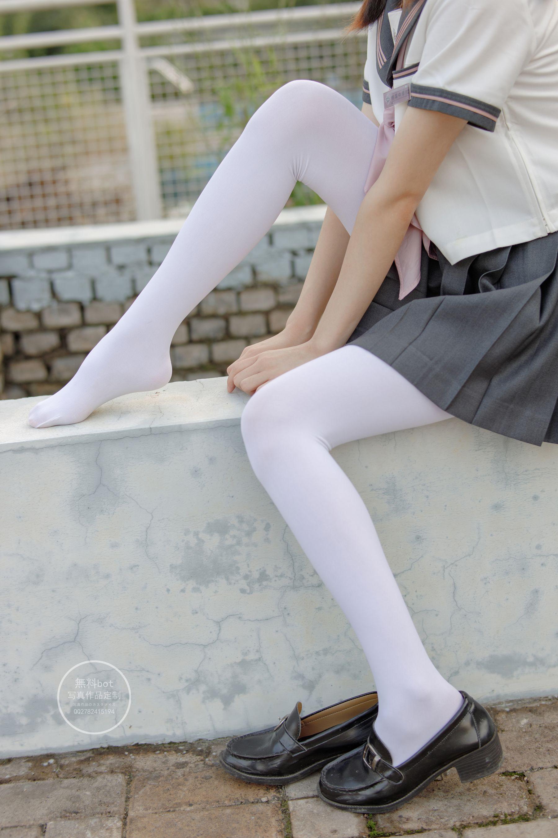 森萝财团写真 有料 NO.006 依依 户外白丝JK制服 [90P]插图2