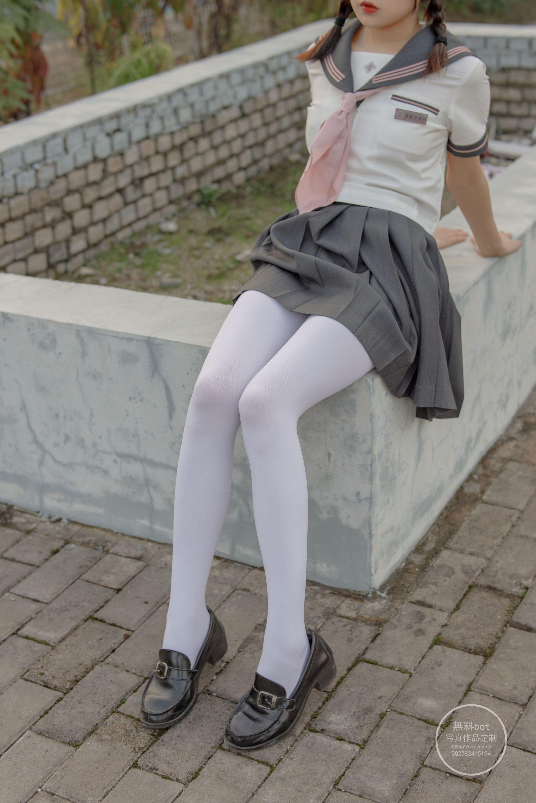 森萝财团写真 有料 NO.006 依依 户外白丝JK制服 [90P]插图2