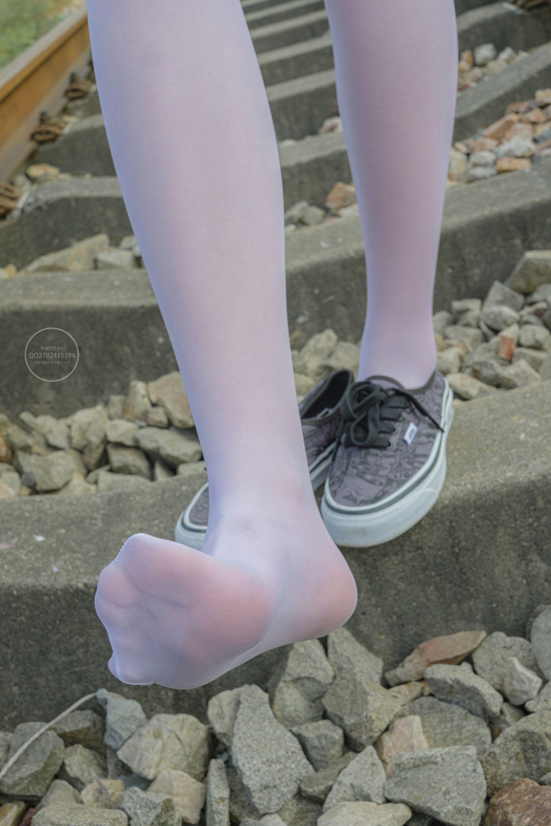 森萝财团写真 有料 NO.038 吸吸 铁轨边的JK白丝美少女 [60P]插图5