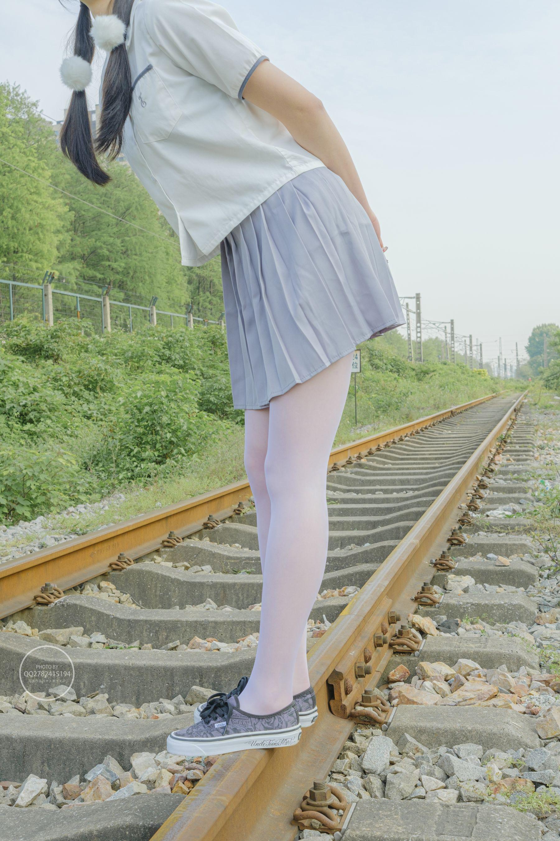 森萝财团写真 有料 NO.038 吸吸 铁轨边的JK白丝美少女 [60P]插图6