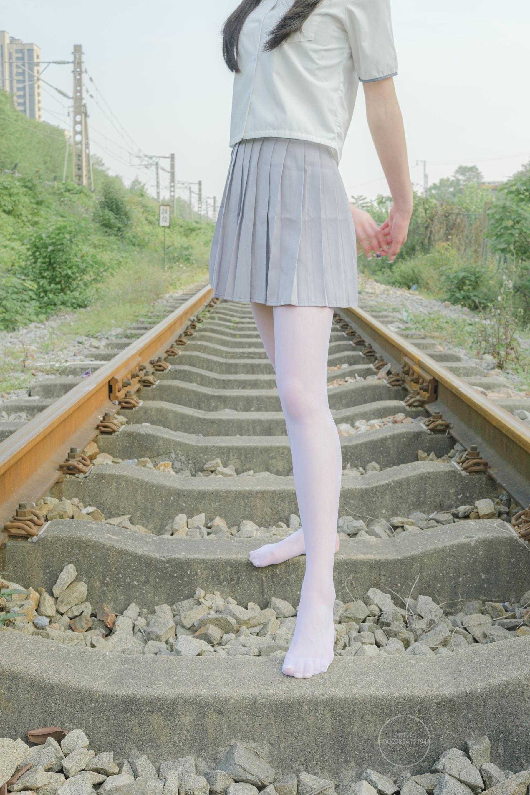 森萝财团写真 有料 NO.038 吸吸 铁轨边的JK白丝美少女 [60P]插图7