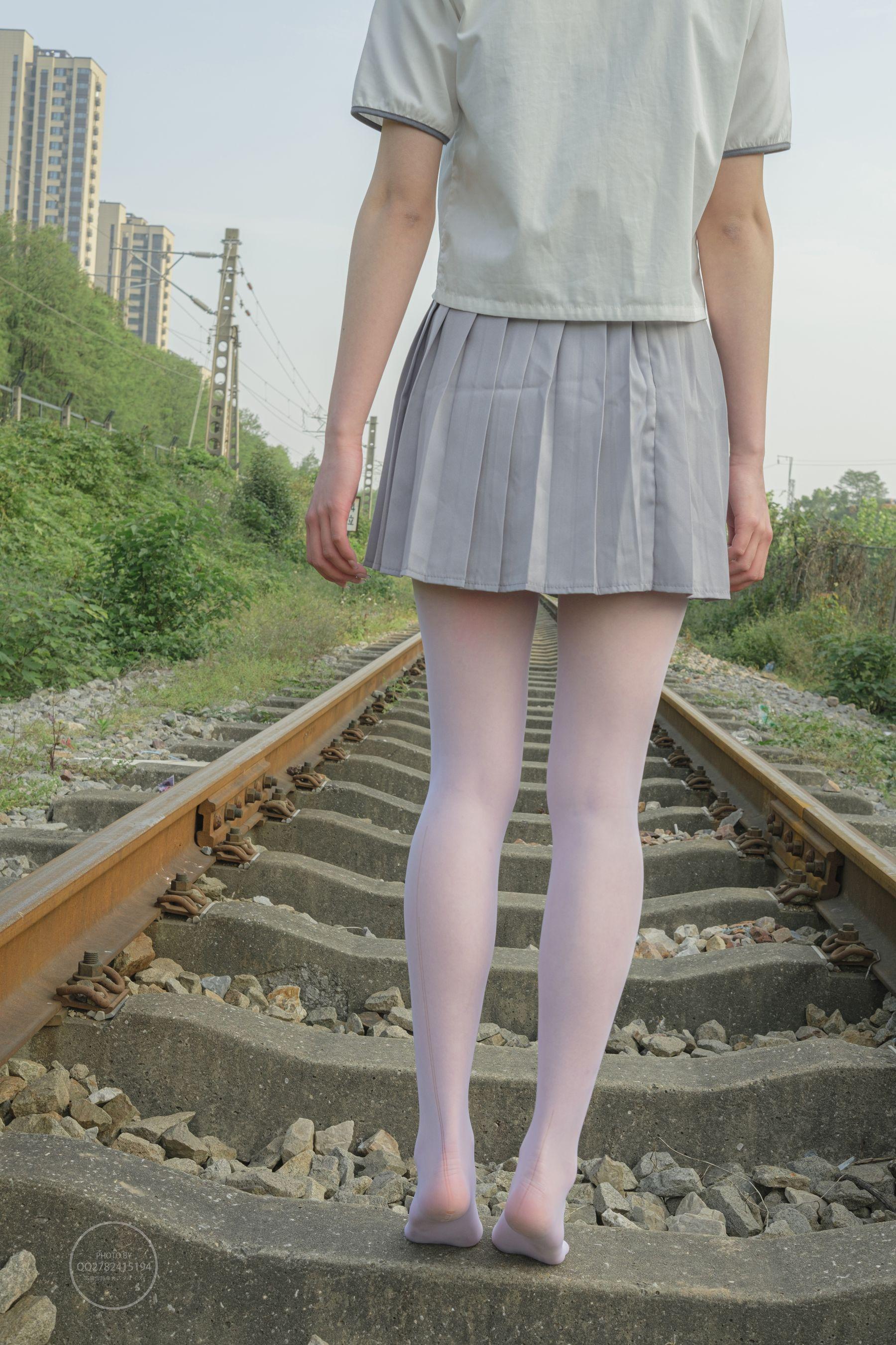 森萝财团写真 有料 NO.038 吸吸 铁轨边的JK白丝美少女 [60P]插图9