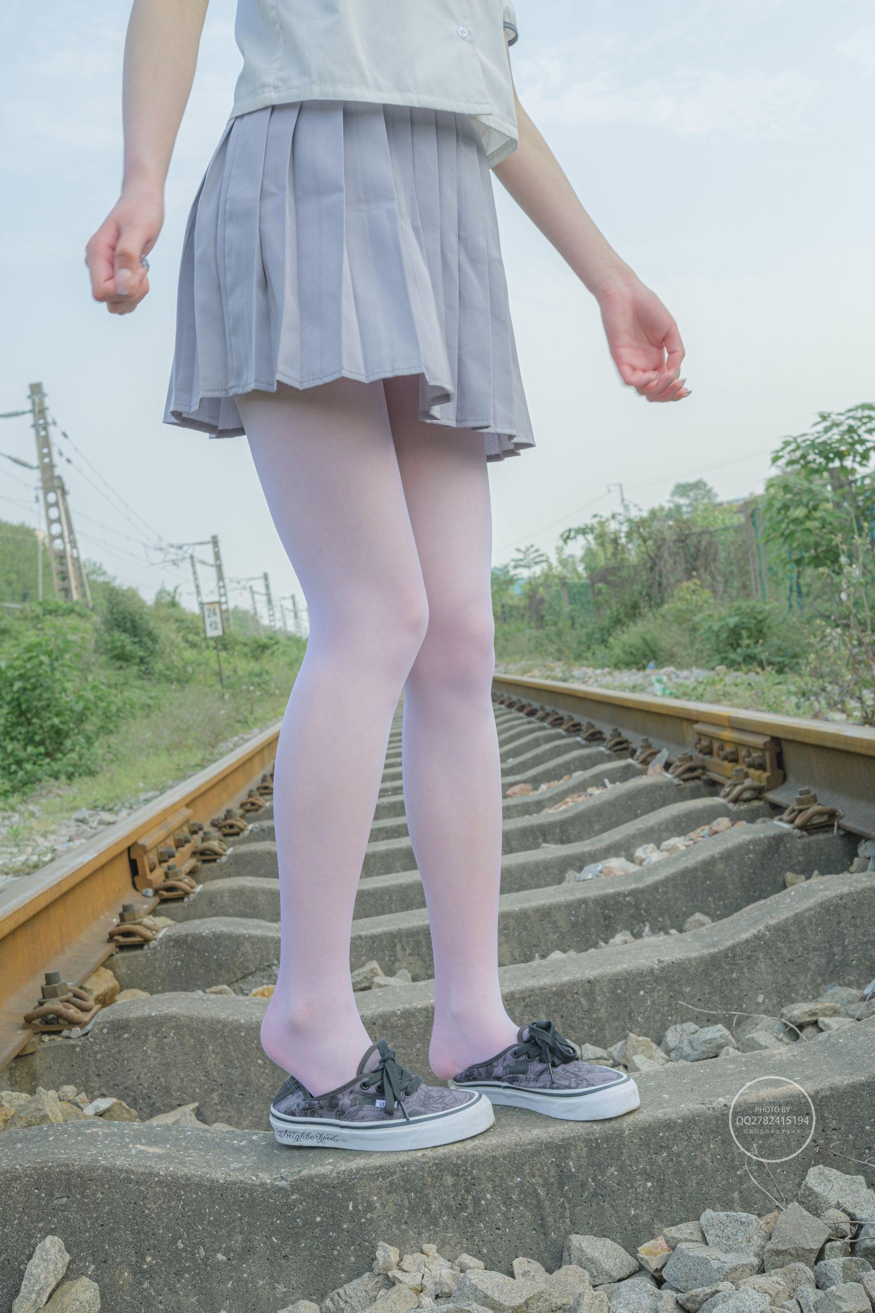 森萝财团写真 有料 NO.038 吸吸 铁轨边的JK白丝美少女 [60P]插图7