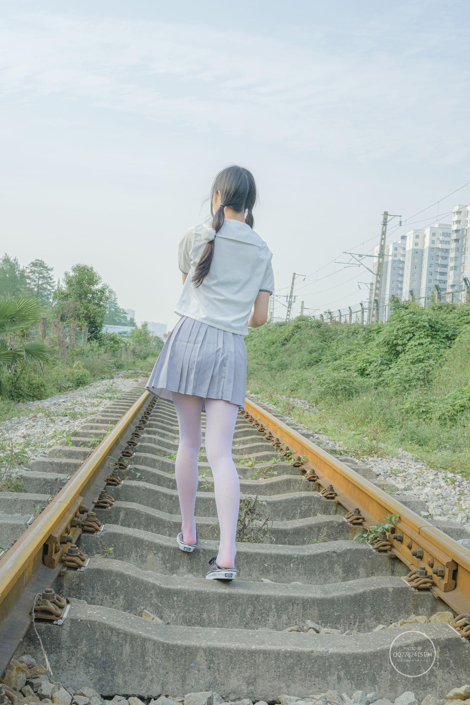 森萝财团写真 有料 NO.038 吸吸 铁轨边的JK白丝美少女 [60P]插图8