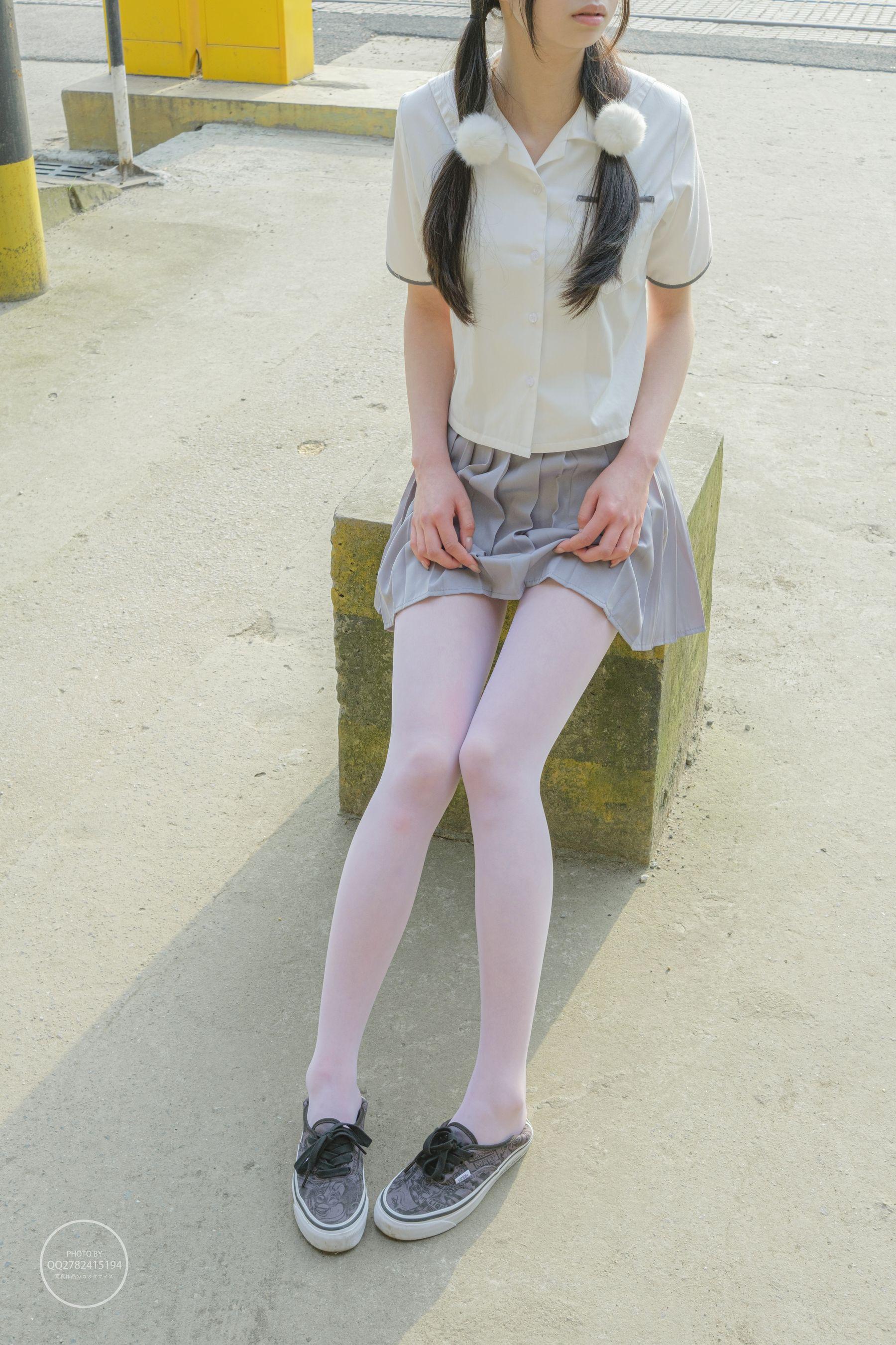 森萝财团写真 有料 NO.038 吸吸 铁轨边的JK白丝美少女 [60P]插图5
