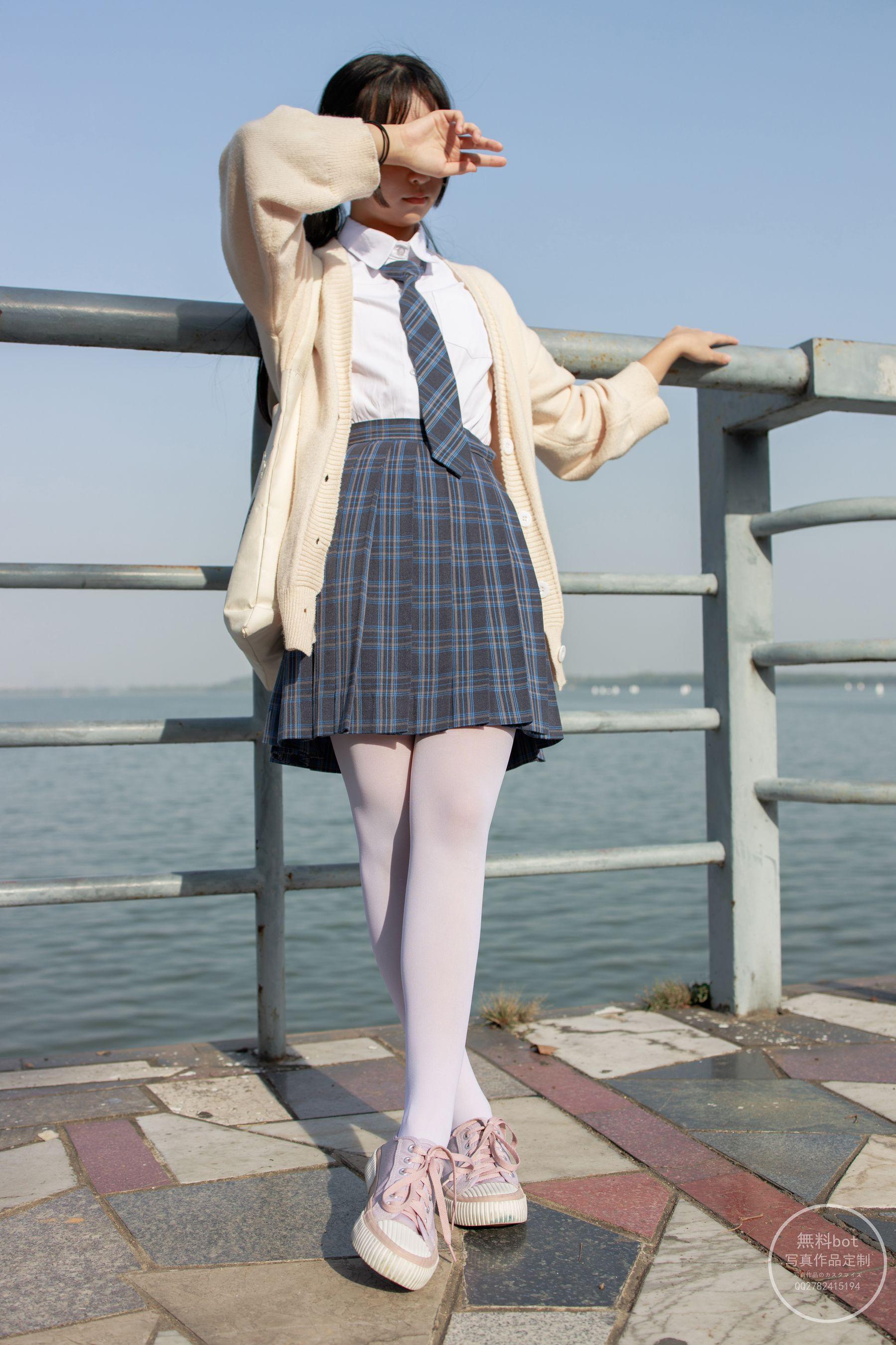 森萝财团写真 有料 NO.004 依依 湖边JK白丝 [76P]插图6