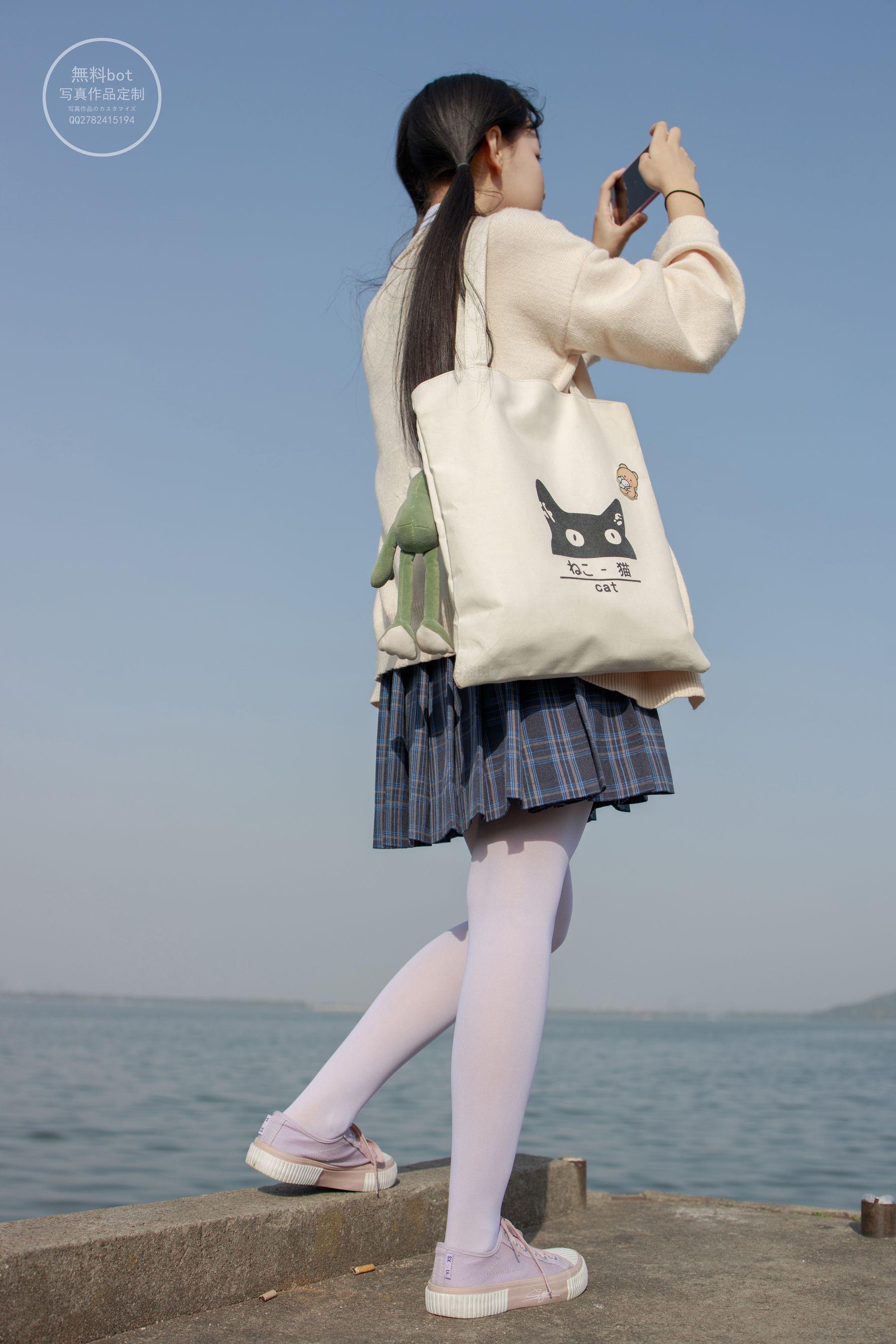 森萝财团写真 有料 NO.004 依依 湖边JK白丝 [76P]插图1