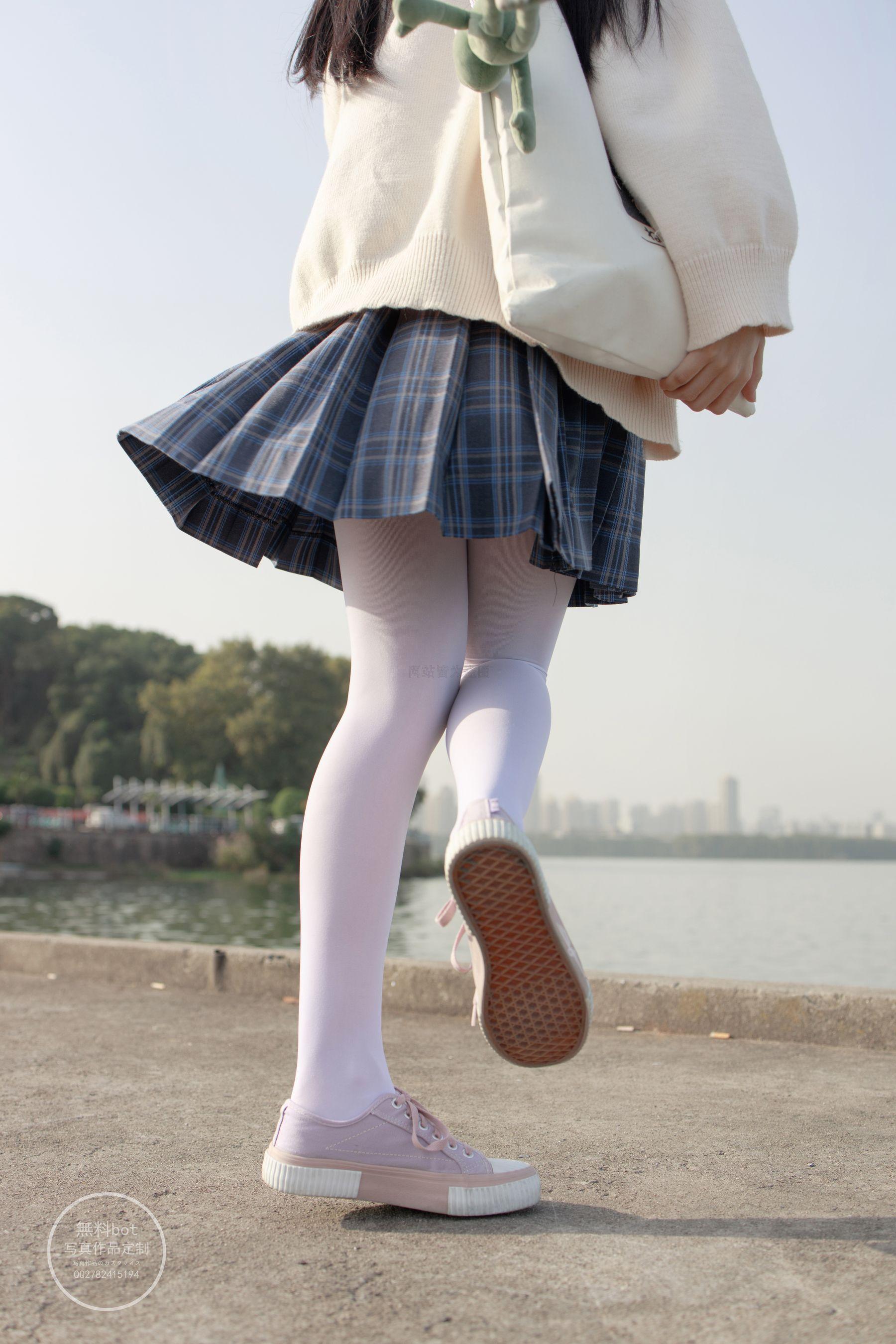 森萝财团写真 有料 NO.004 依依 湖边JK白丝 [76P]插图3
