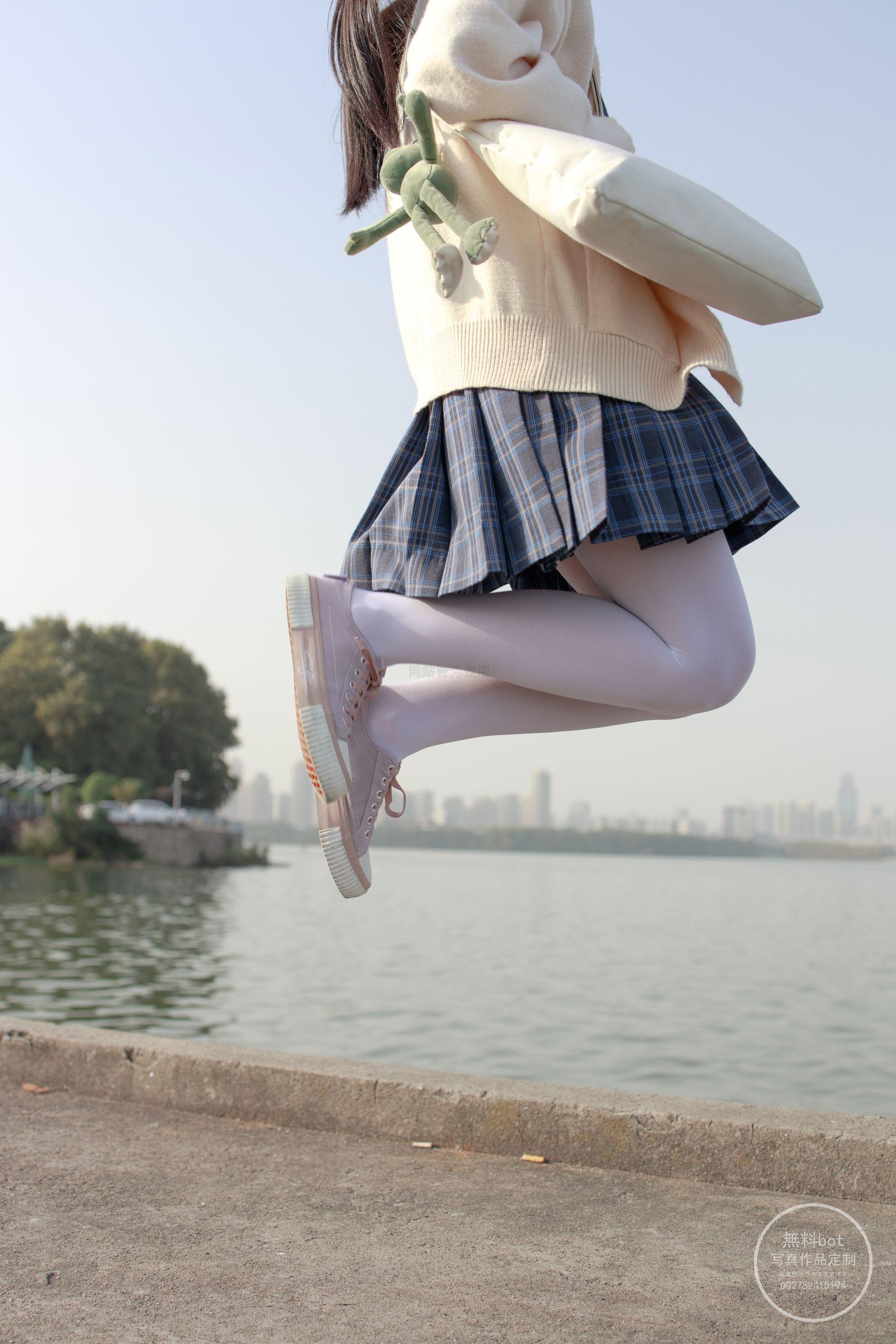森萝财团写真 有料 NO.004 依依 湖边JK白丝 [76P]插图6