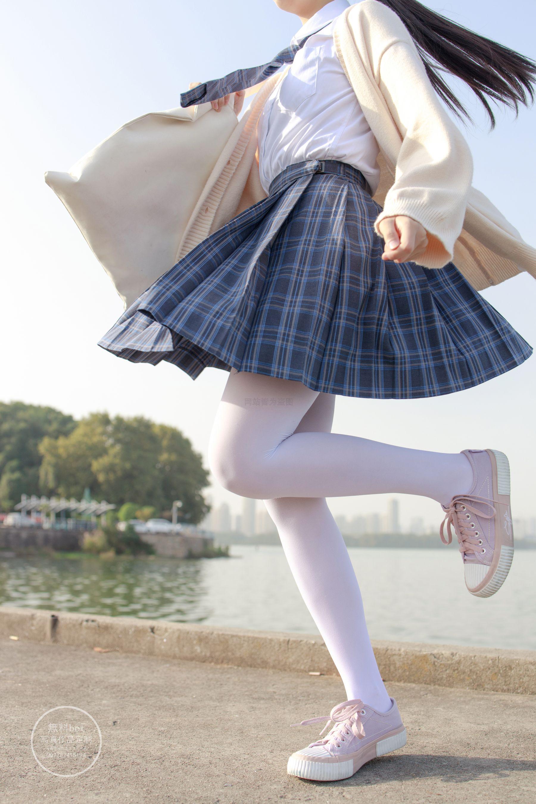 森萝财团写真 有料 NO.004 依依 湖边JK白丝 [76P]插图7
