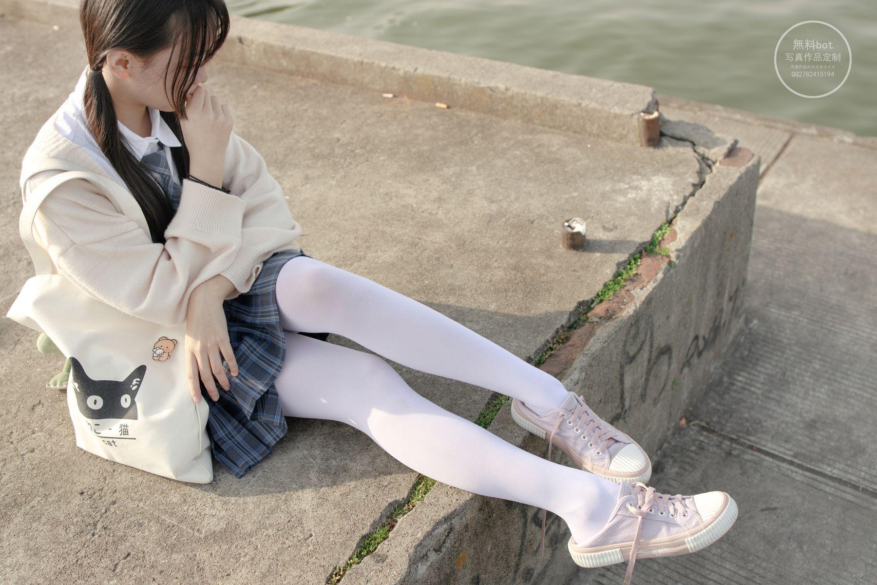森萝财团写真 有料 NO.004 依依 湖边JK白丝 [76P]插图3