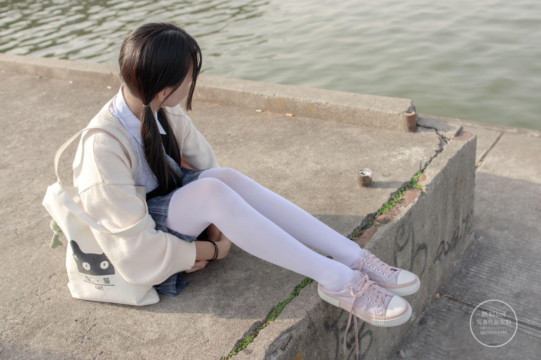 森萝财团写真 有料 NO.004 依依 湖边JK白丝 [76P]插图4