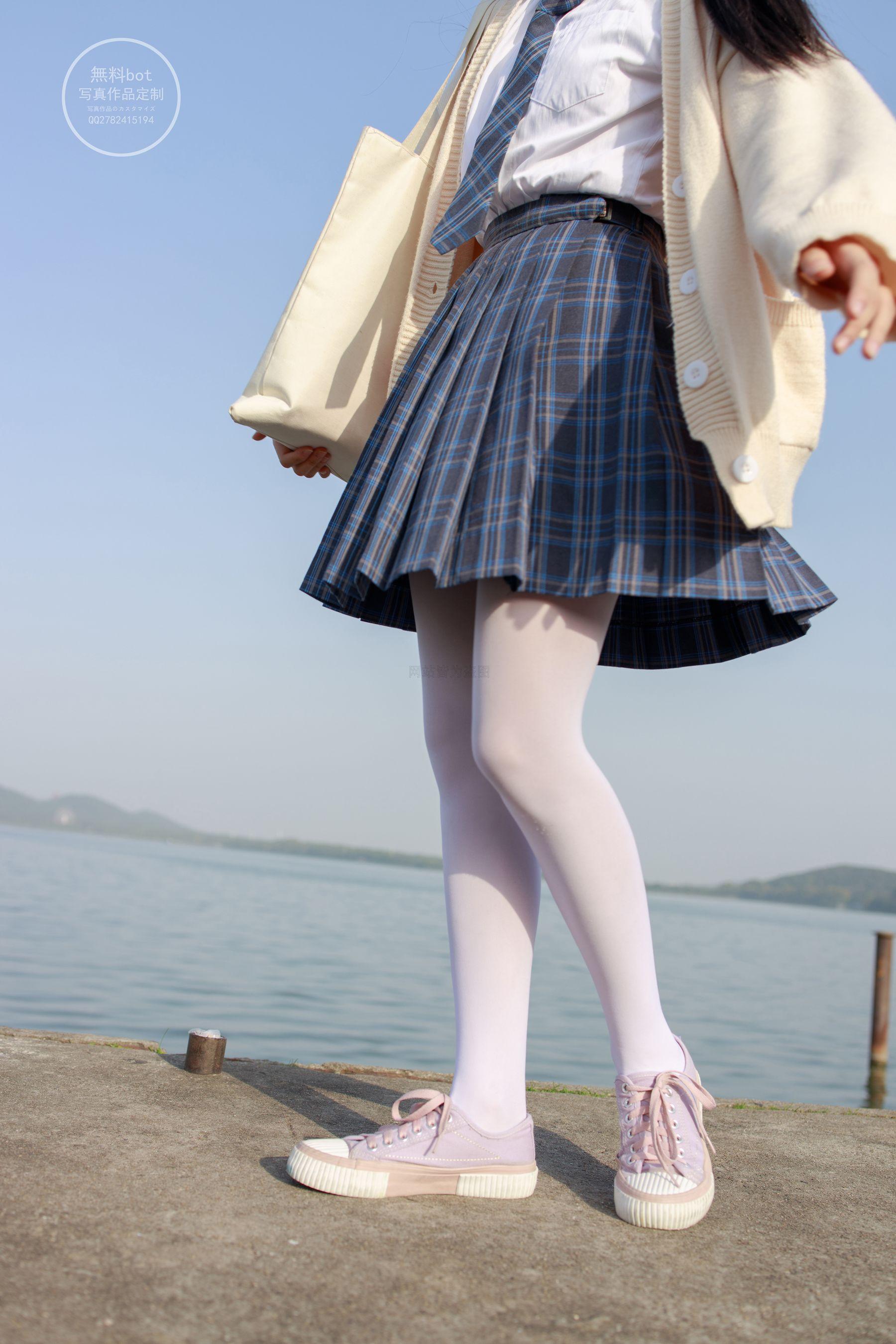 森萝财团写真 有料 NO.004 依依 湖边JK白丝 [76P]插图8
