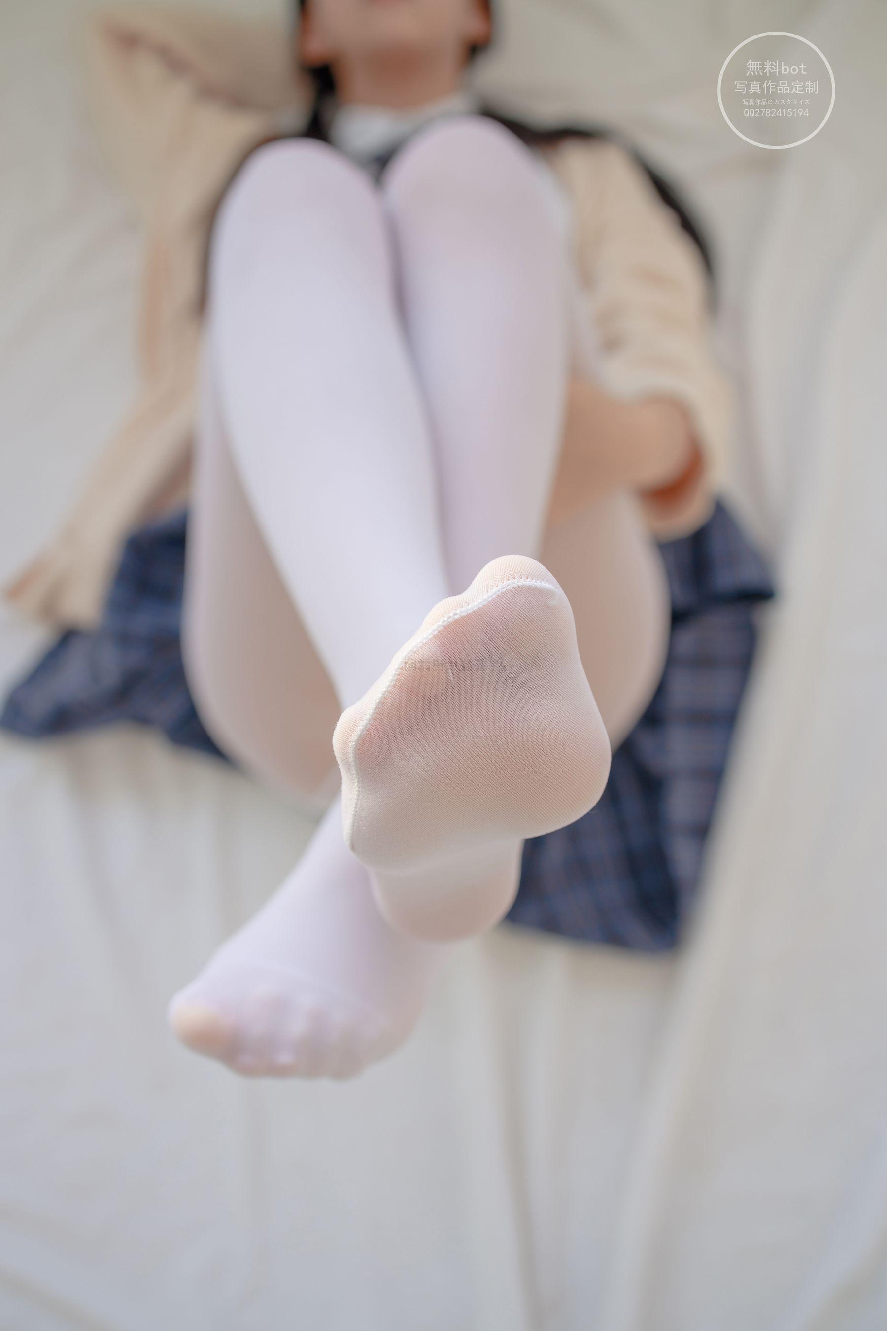 森萝财团写真 有料 NO.004 依依 湖边JK白丝 [76P]插图8