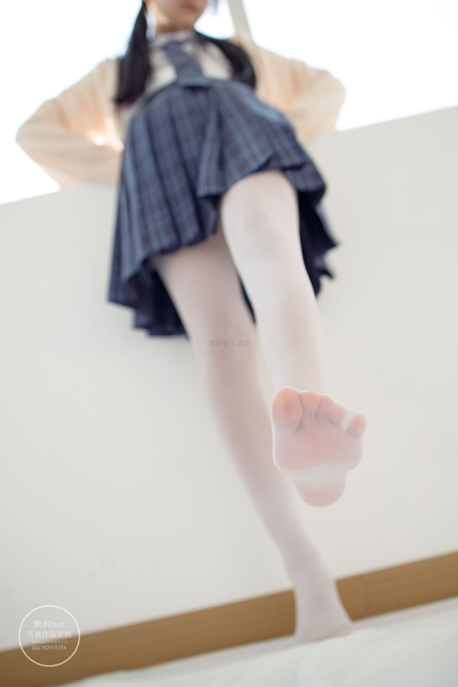森萝财团写真 有料 NO.004 依依 湖边JK白丝 [76P]插图4