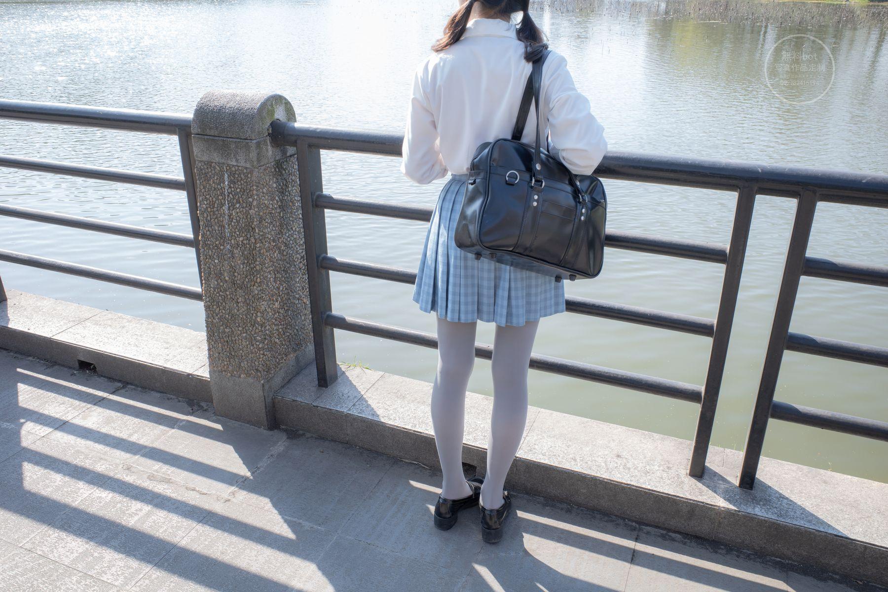 森萝财团写真 有料 NO.030 小香 户外公园里的JK制服灰丝美腿 [100P]插图6