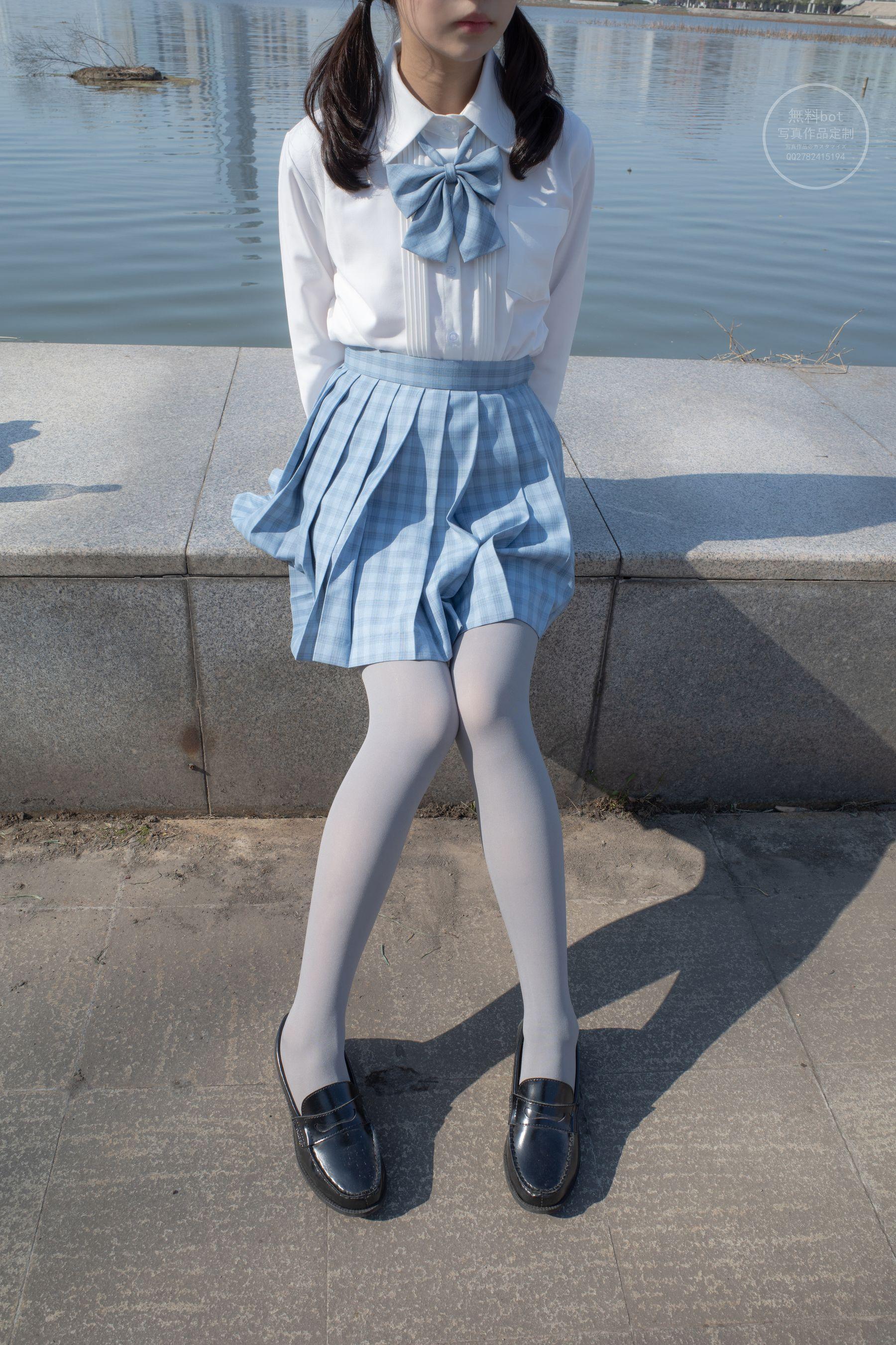 森萝财团写真 有料 NO.030 小香 户外公园里的JK制服灰丝美腿 [100P]插图8